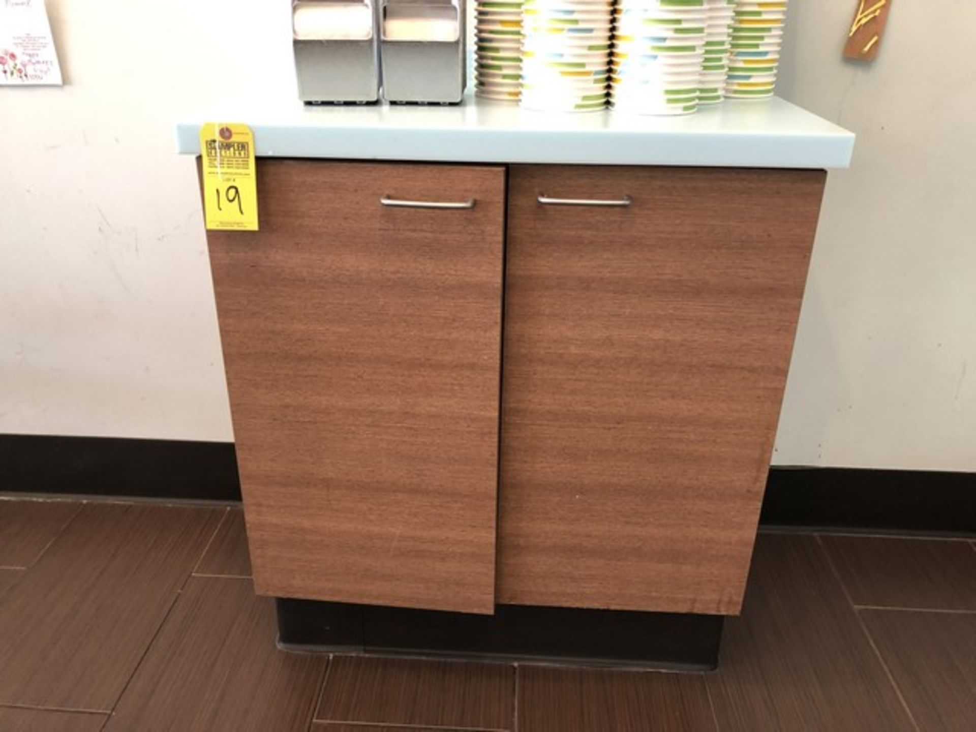 CABINET WITH 2 DOORS