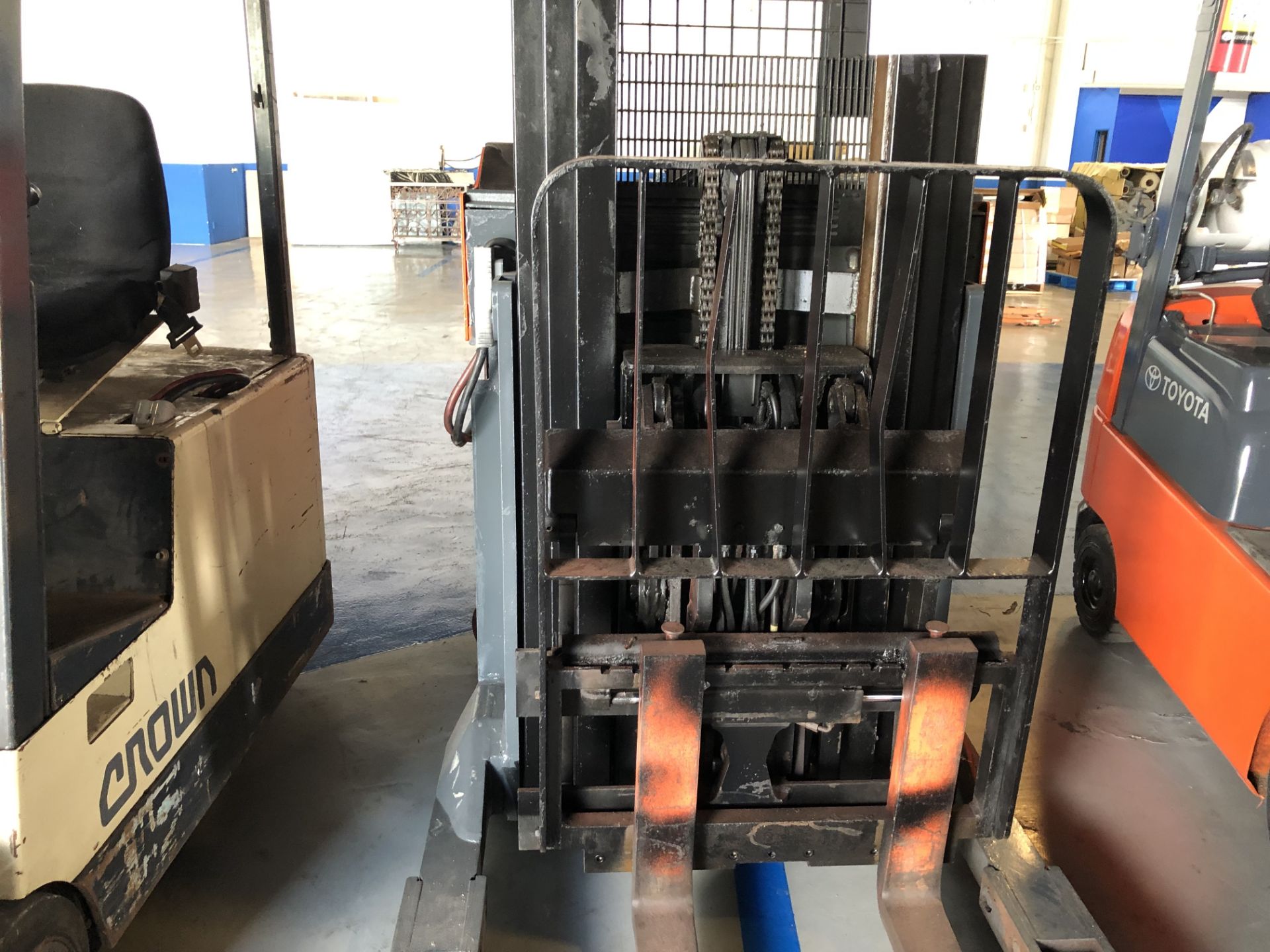 TOYOTA 6BRU18 ORDER PICKER - ELECTRIC / 5000LB CAPACITY / 3 STAGE