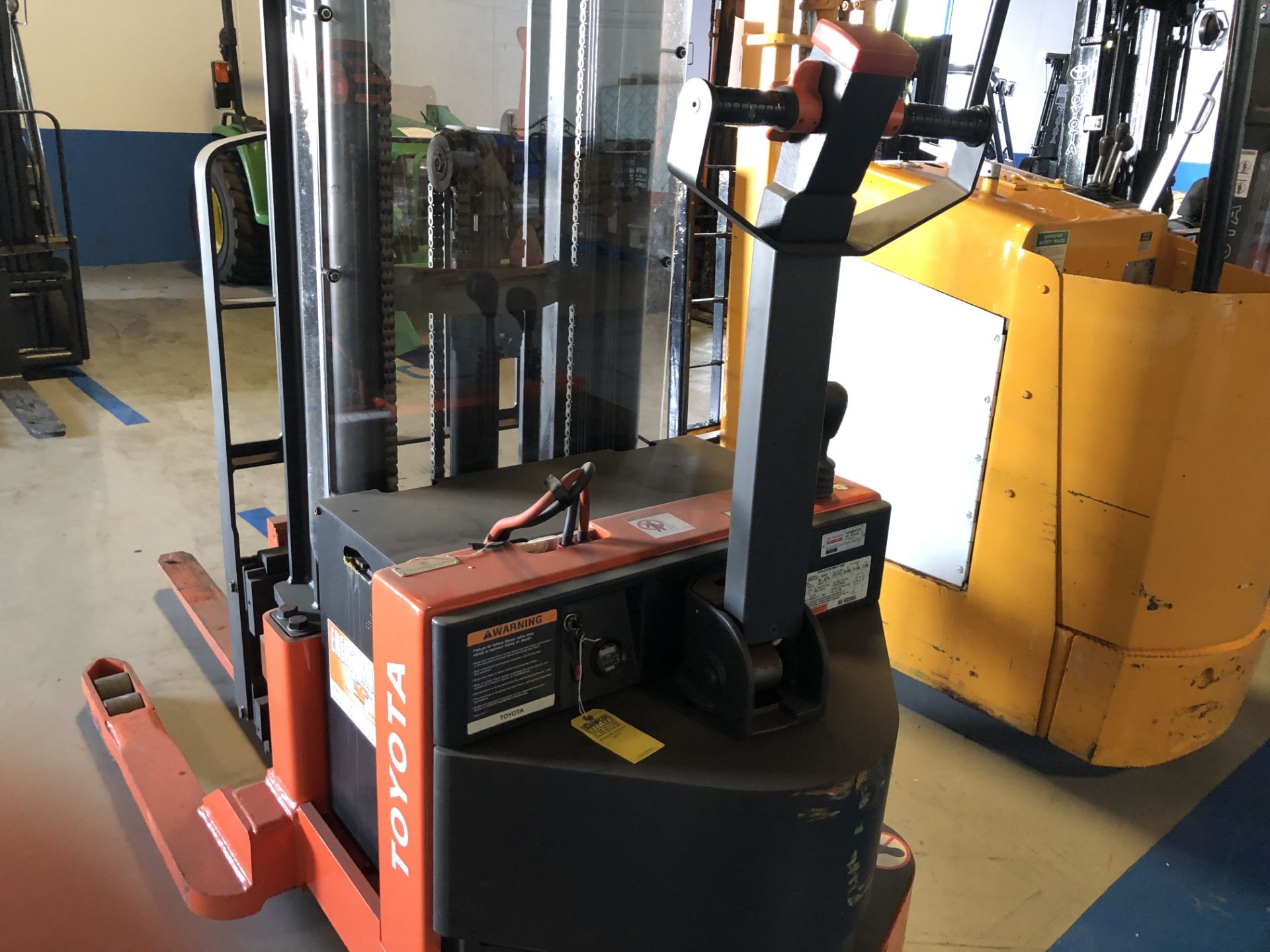 TOYOTA GBWS15 FORKLIFT - ELECTRIC / 3000LB CAPACITY / 3 STAGE