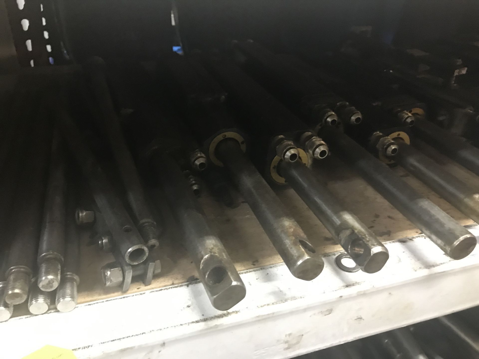 ASSORTED HYDRAULIC STEERING CYLINDERS - Image 2 of 3