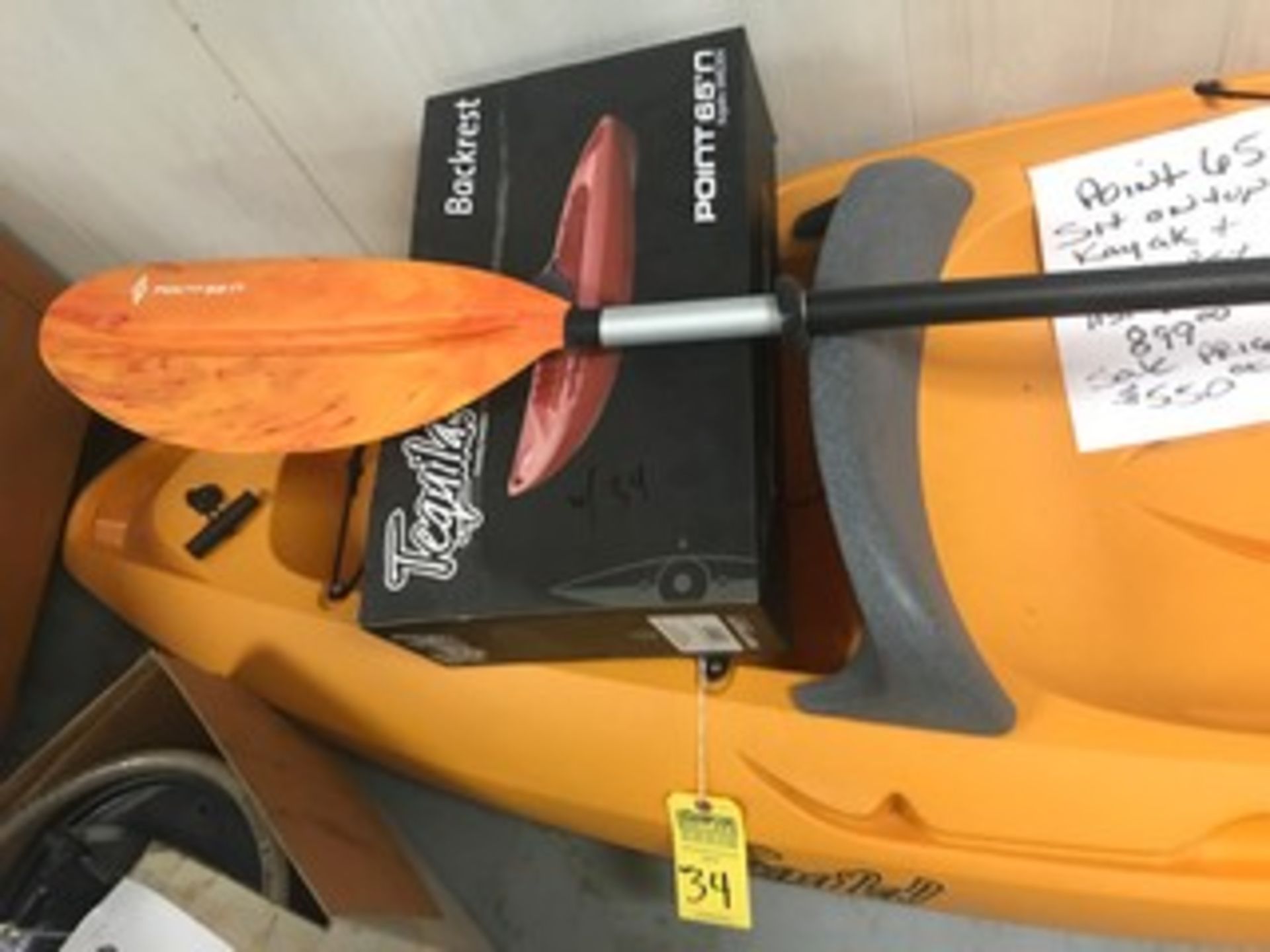 YELLOW POINT 65o N KAYAK WITH BACK REST & PADDLE