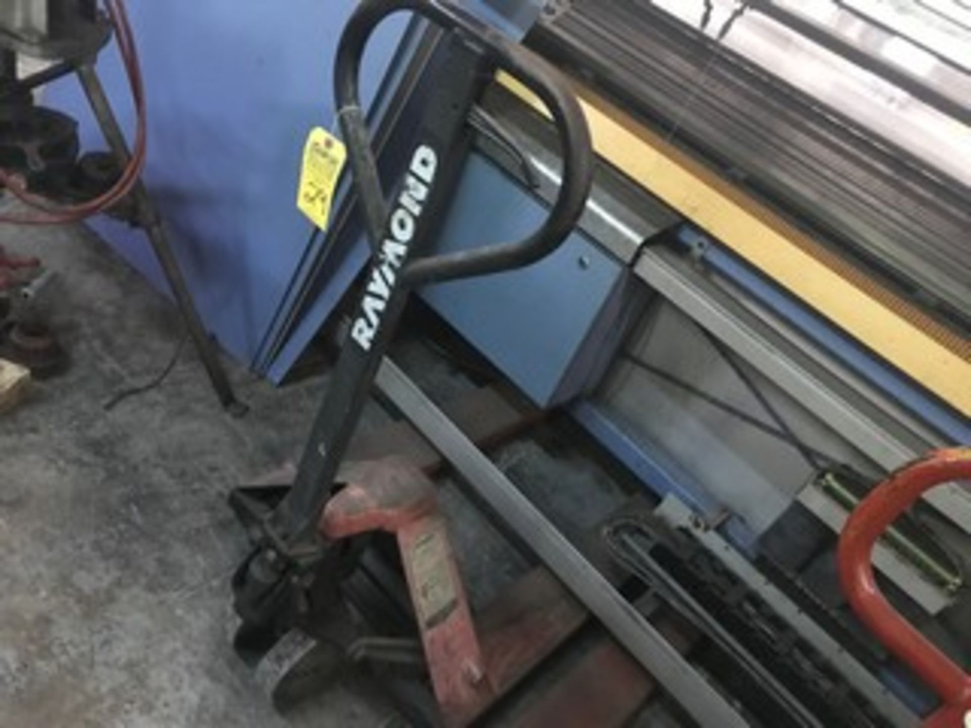 RAYMOND PALLET JACK