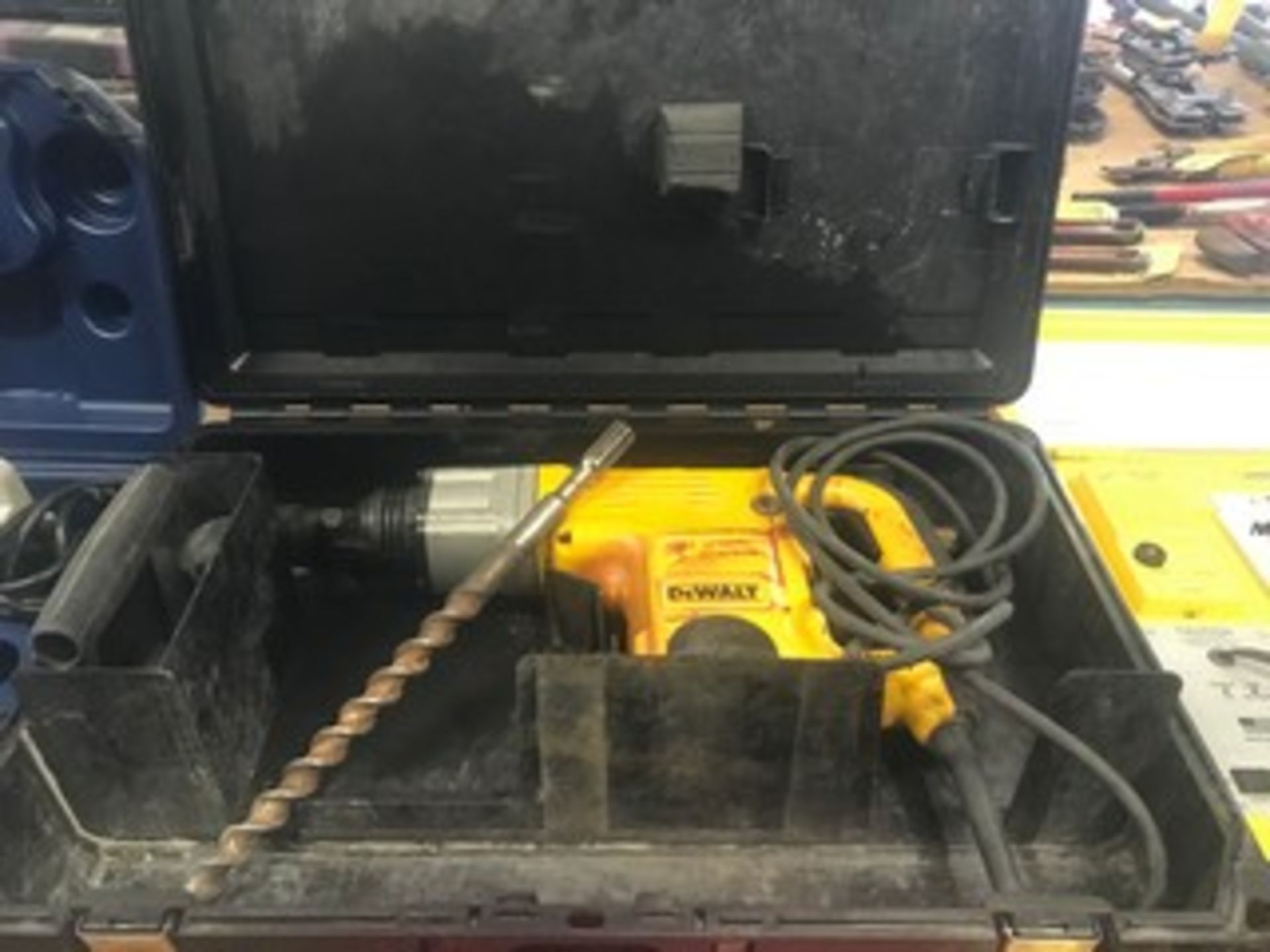 DEWALT HAMMER DRILL - 3/4''