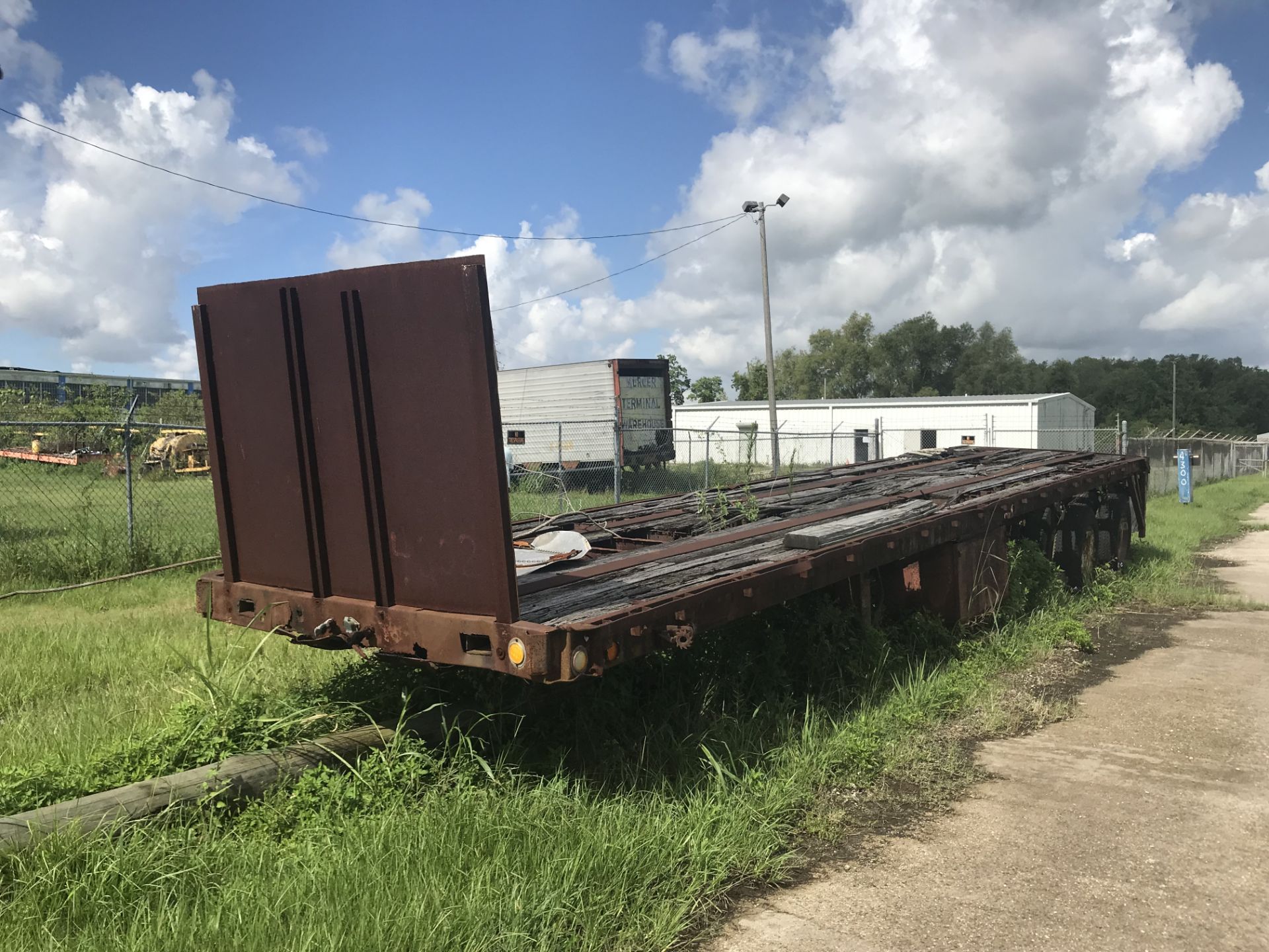 LOW PROFILE TRAILER - APPROXIMATELY 48' - #0257385 (LOCATED IN NEW ORLEANS, LA) - Image 6 of 7