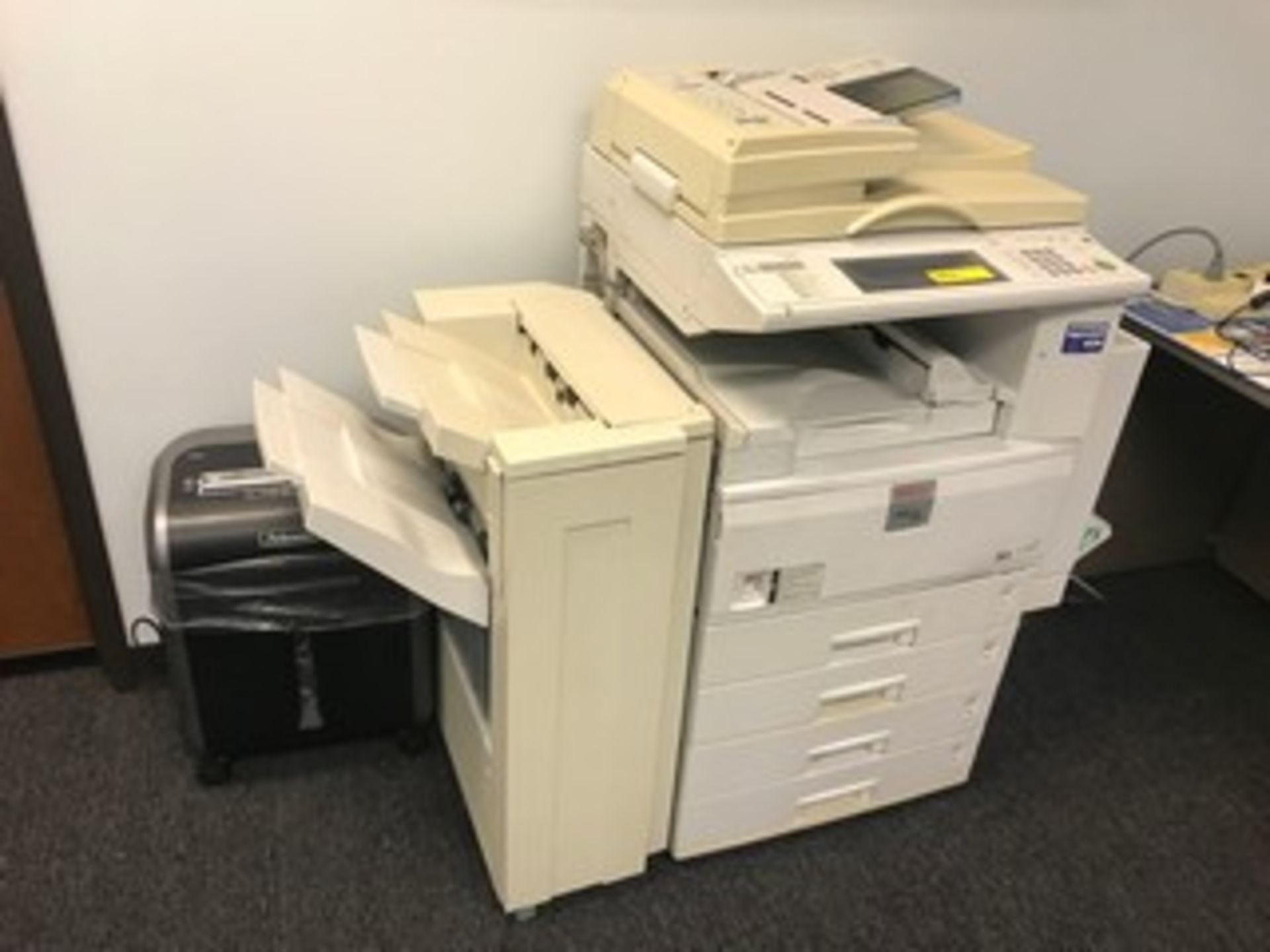 LOT - RICOH COPIER / FELLOWES SHREDDER (LOCATED IN DALLAS, TX)