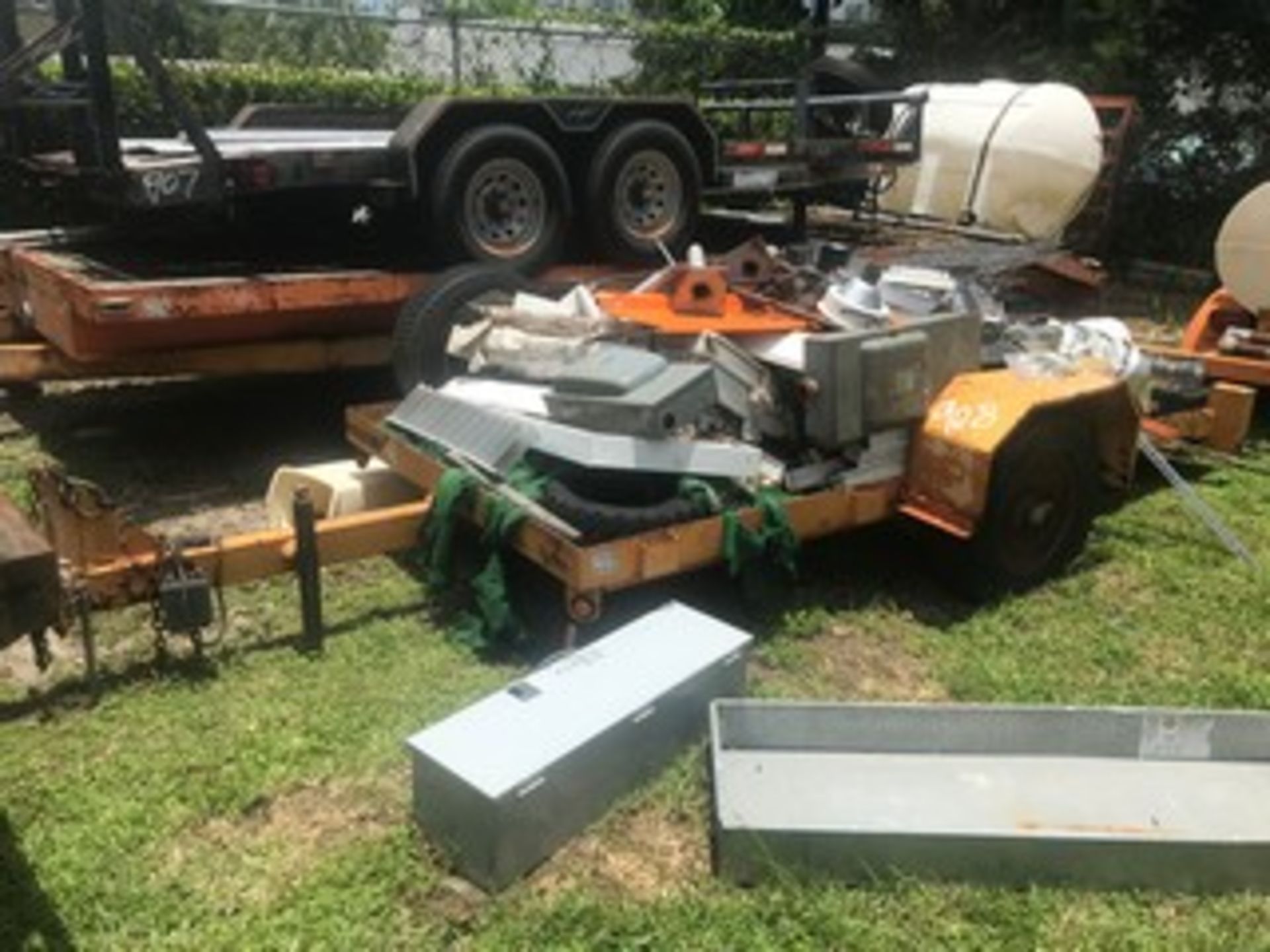 EQUIPMENT TRAILER - SINGLE AXLE - STEEL - ORANGE - #03501J - WITH CONTENTS