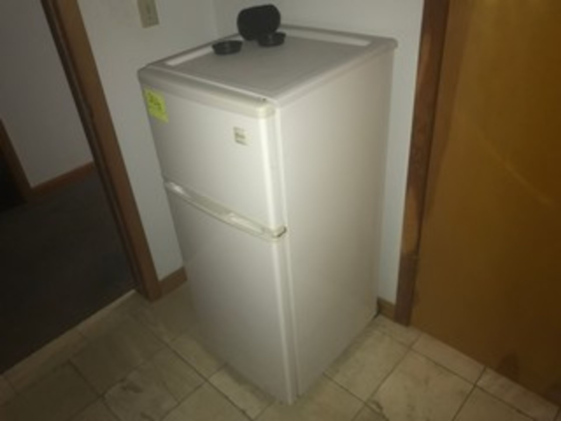 AVANTI REFRIGERATOR / FREEZER