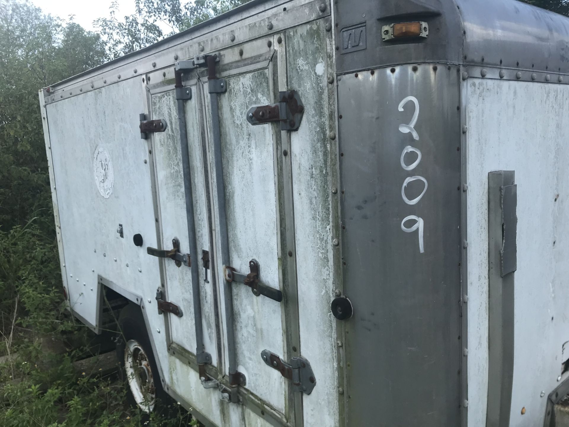 ENCLOSED TRAILER - 10' - WHITE (LOCATED IN NEW ORLEANS, LA) - Image 3 of 4