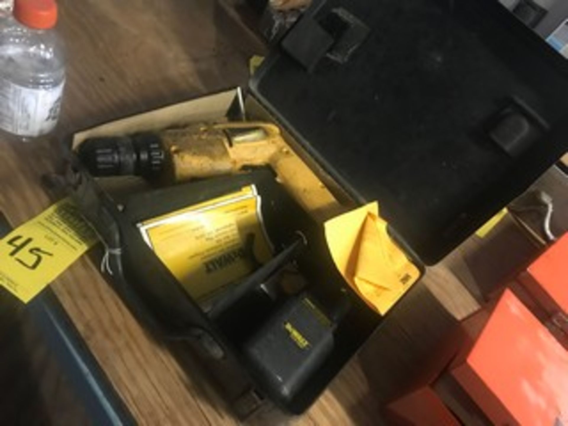 DEWALT DW950K HAMMER DRILL - 12V