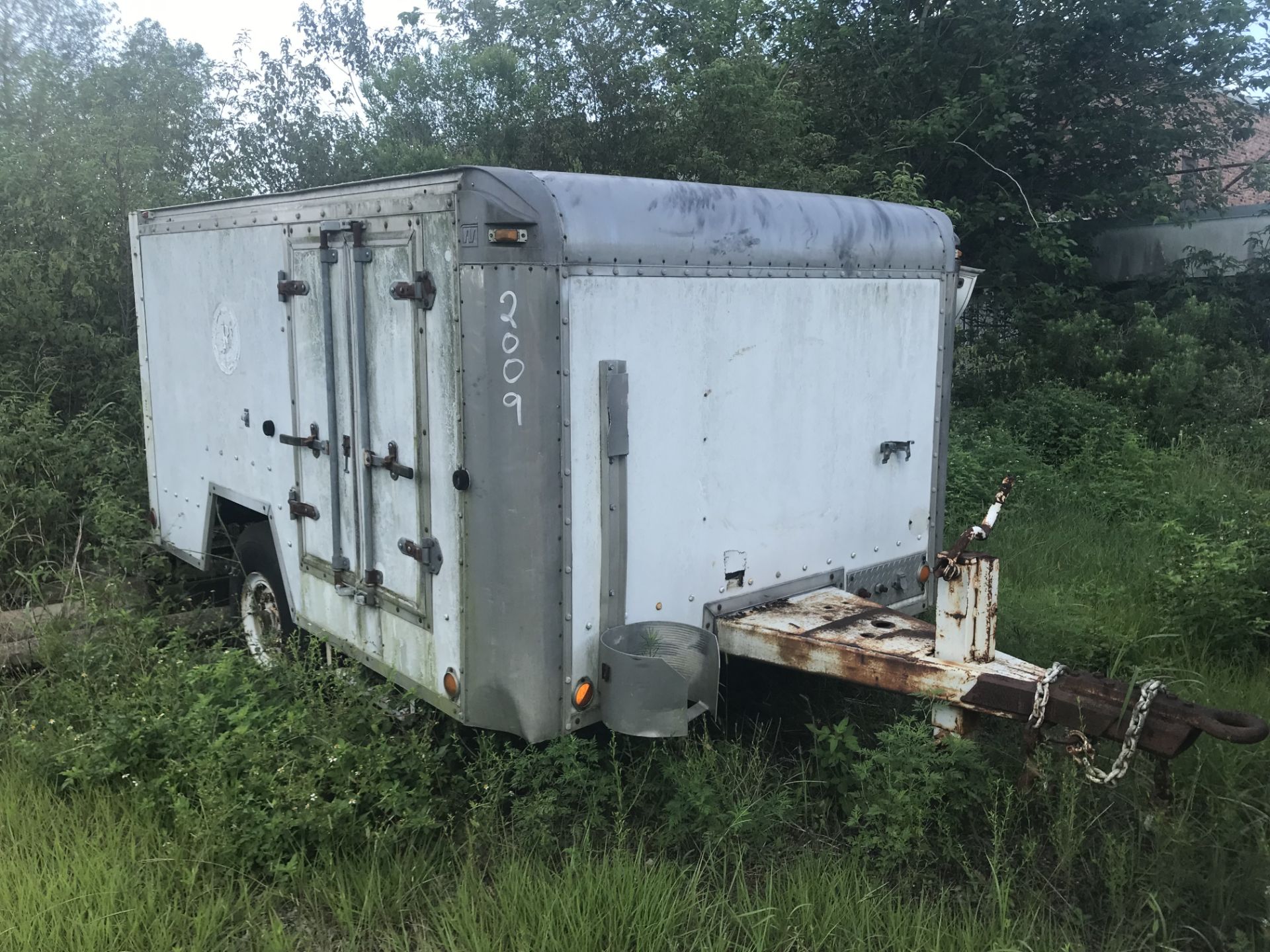 ENCLOSED TRAILER - 10' - WHITE (LOCATED IN NEW ORLEANS, LA)