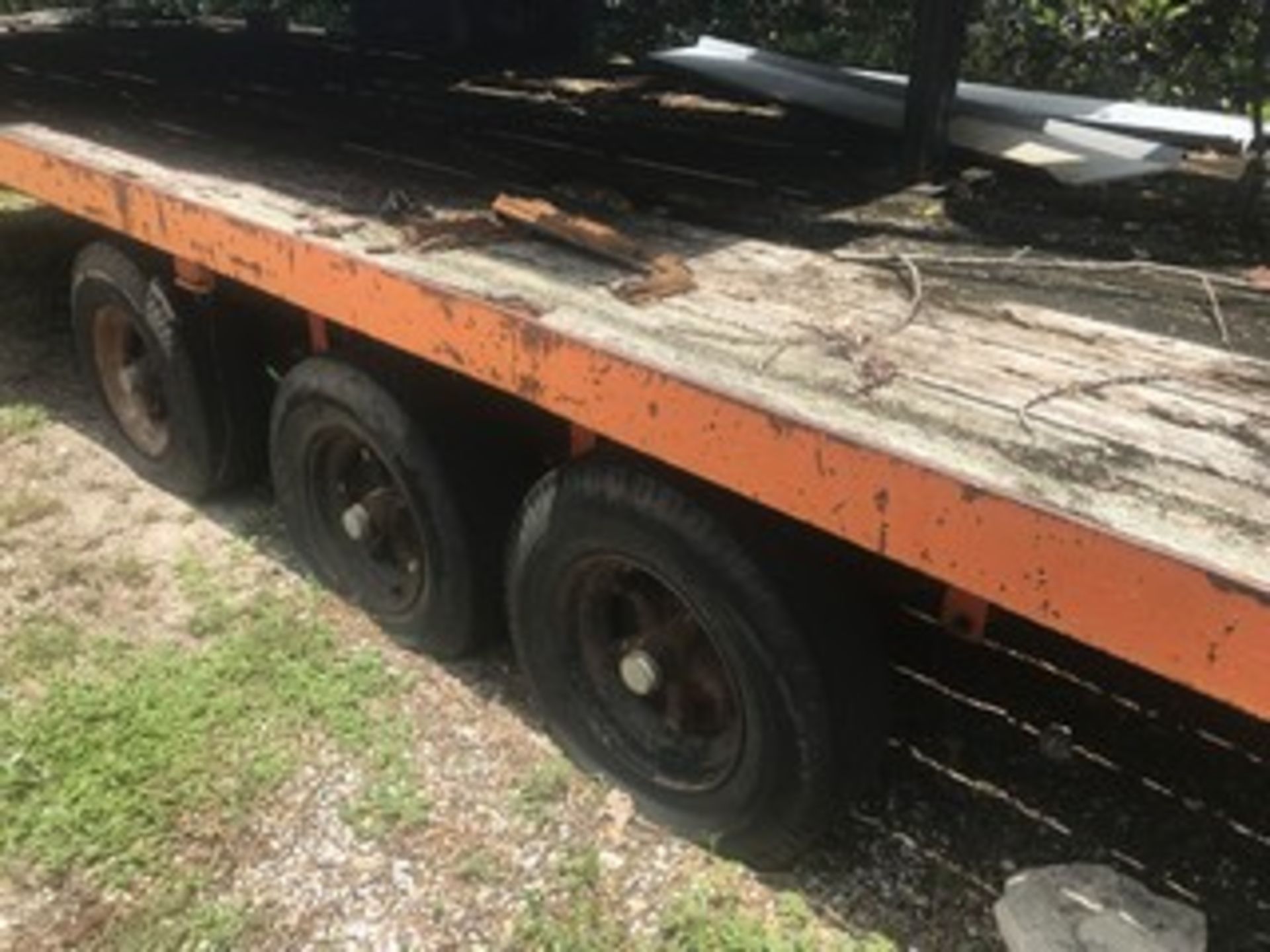 EQUIPMENT TRAILER - TRIPLE AXLE - ORANGE - WOOD DECK - RAMPS - Image 2 of 4