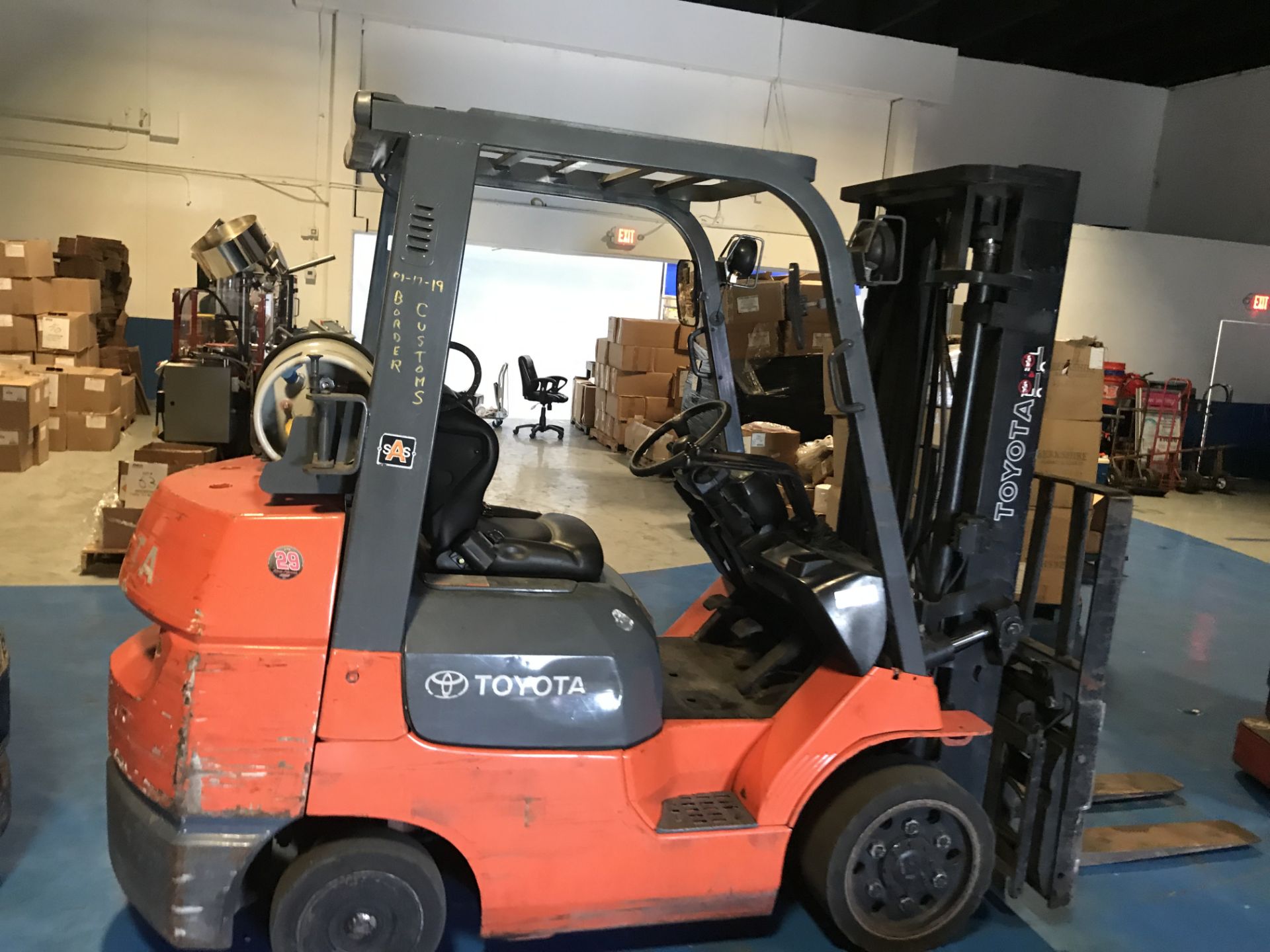 TOYOTA 7FGC430 FORKLIFT - LPG - 6000LB CAP - 3 STAGE - SIDE SHIFT - 9,818 HOURS - SERIAL No. 62017 - Image 7 of 8