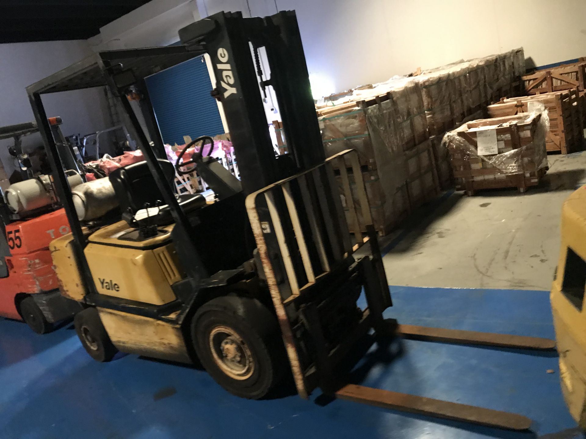 YALE GLP050RGNAUE066 FORKLIFT - LPG - 5000LB -3 STAGE -SIDE SHIFT -1,018 HRS -SERIAL No. A875B177052