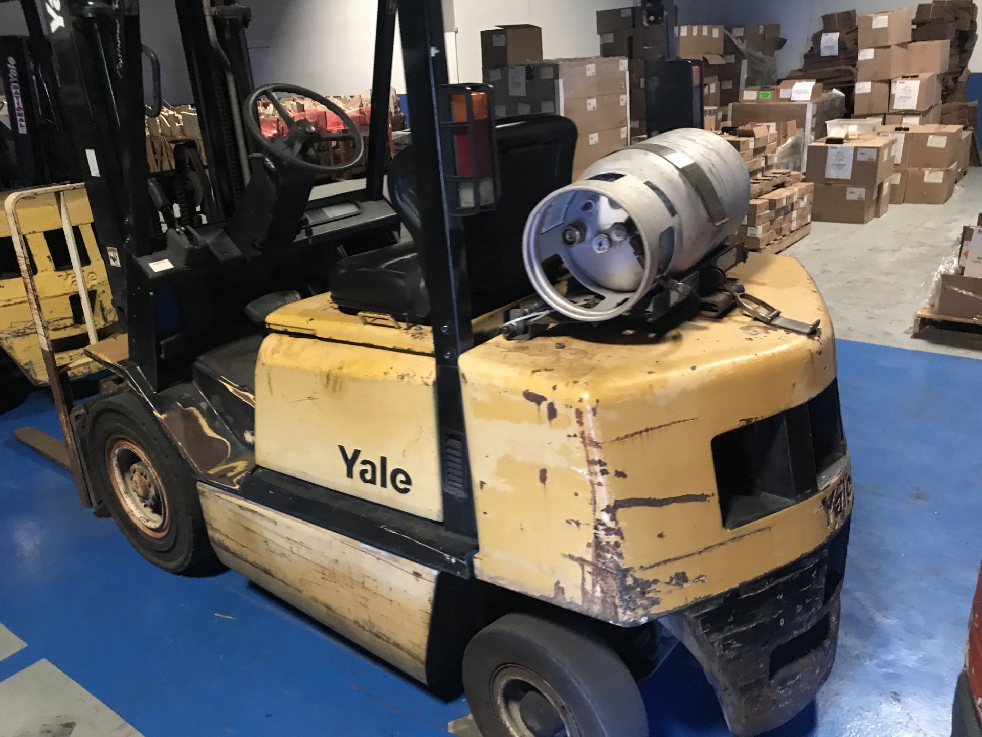 YALE GLP050RGNAUE066 FORKLIFT - LPG - 5000LB -3 STAGE -SIDE SHIFT -1,018 HRS -SERIAL No. A875B177052 - Image 7 of 7