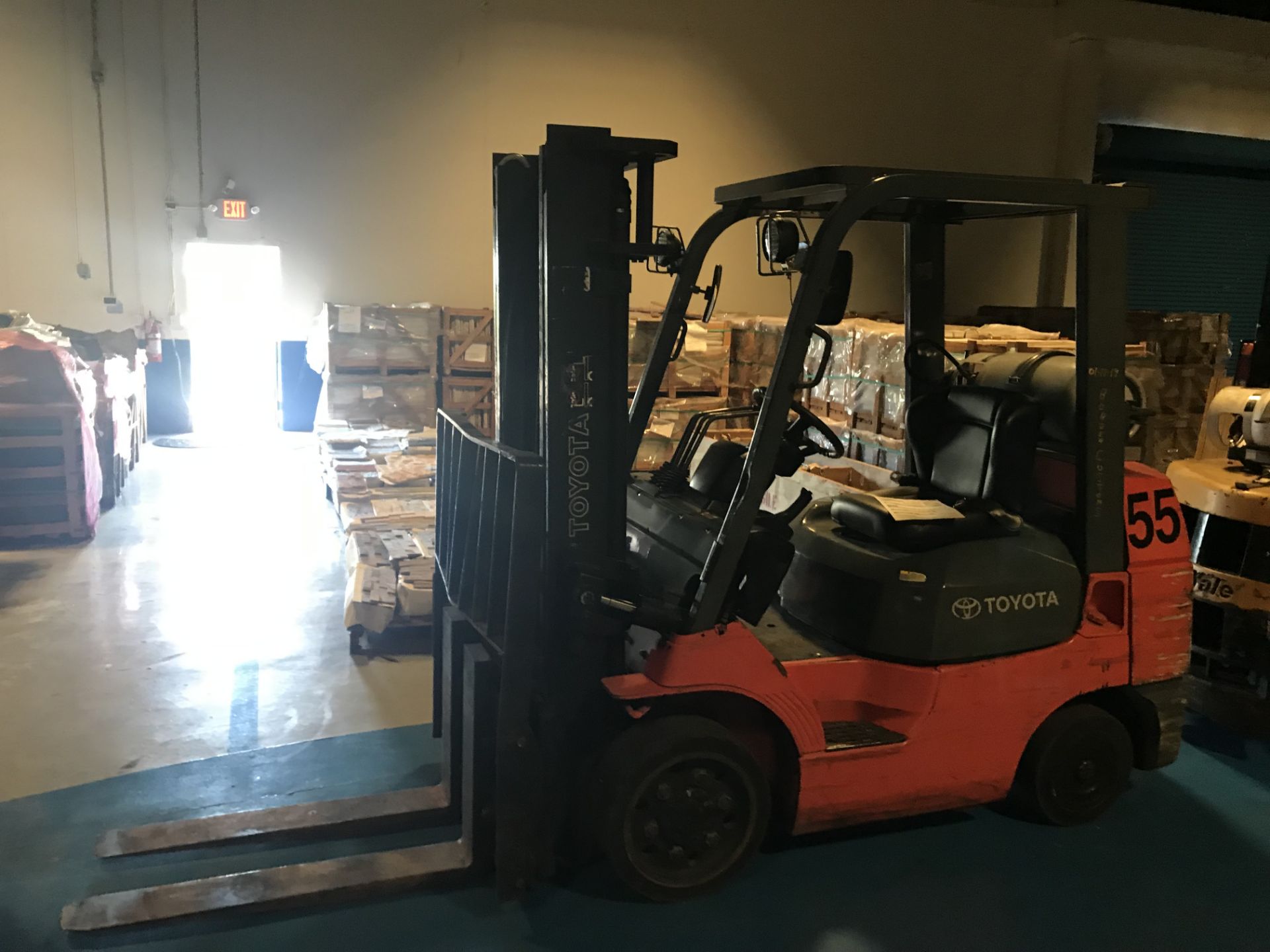 TOYOTA 7FGC430 FORKLIFT - LPG - 6000LB CAP - 3 STAGE - SIDE SHIFT - 9,818 HOURS - SERIAL No. 62017