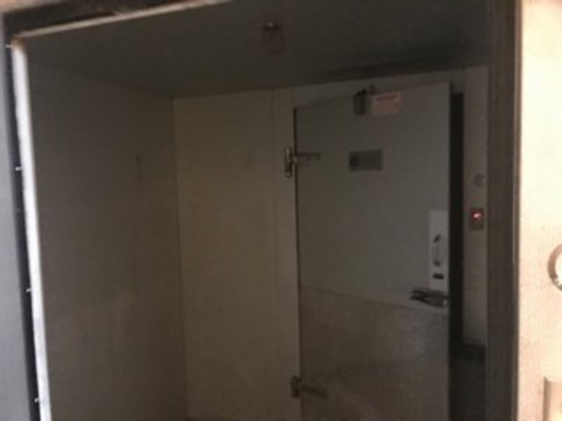 SELF CONTAINED WALK-IN COOLER / FREEZER COMBO - Image 2 of 4