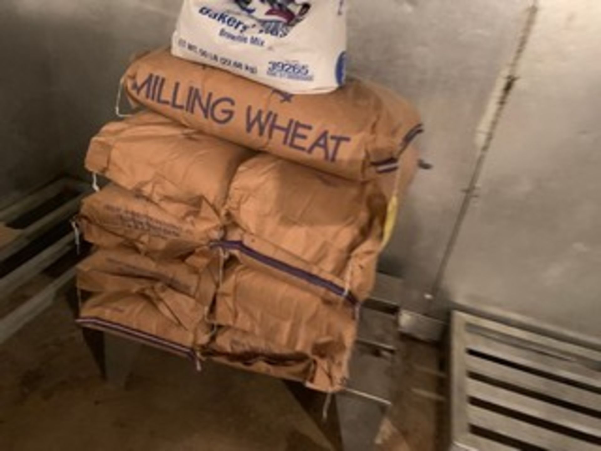 LOT MILLING WHEAT (GOLD BAGS)