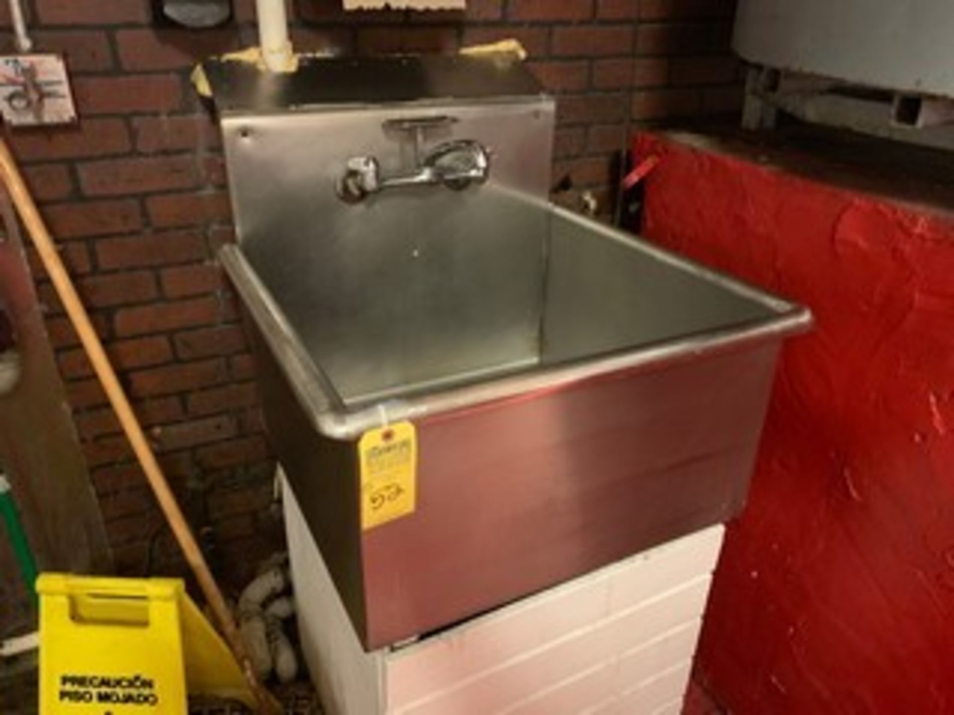 STAINLESS STEEL UTILITY SINK