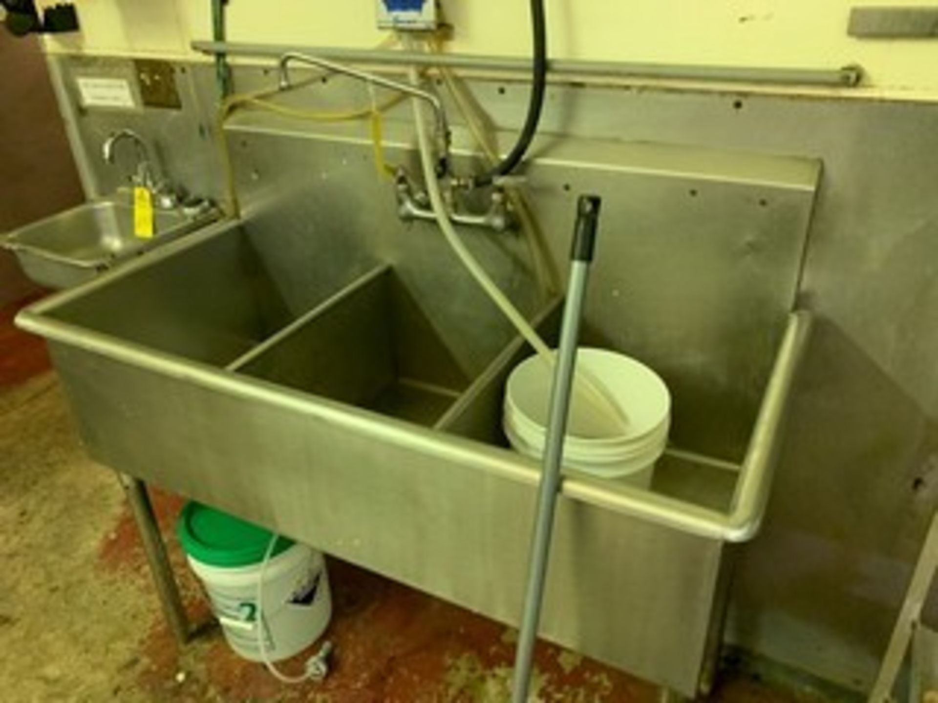 TRIPLE STAINLESS STEEL SINK WITH FAUCET & SINKMATE CHEM SYSTEM