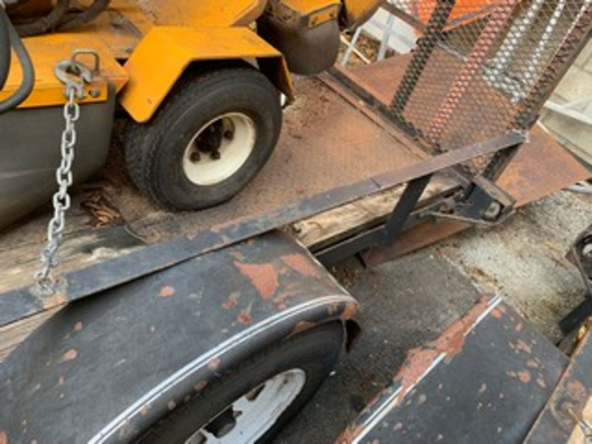 SINGLE AXLE TRAILER WITH WOOD DECK - Image 3 of 4