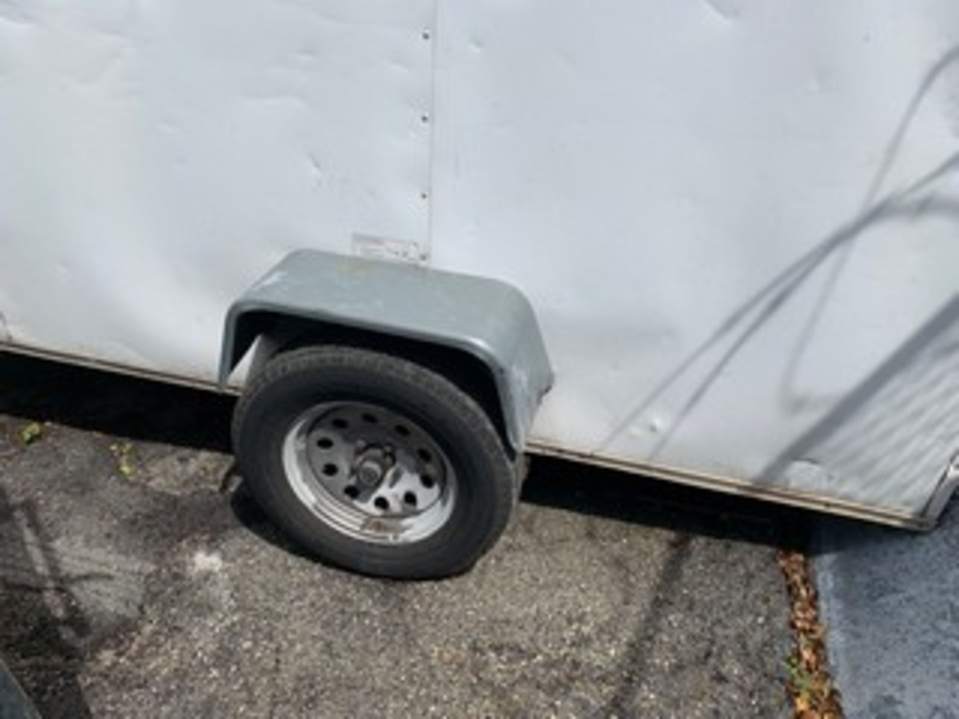 2015 CARGO CRAFT EV6121 ENCL TRAILER - VIN #4D6EB1215FA035706 - WHT - SGL AXLE - SIDE DOOR - 12' - Image 8 of 9