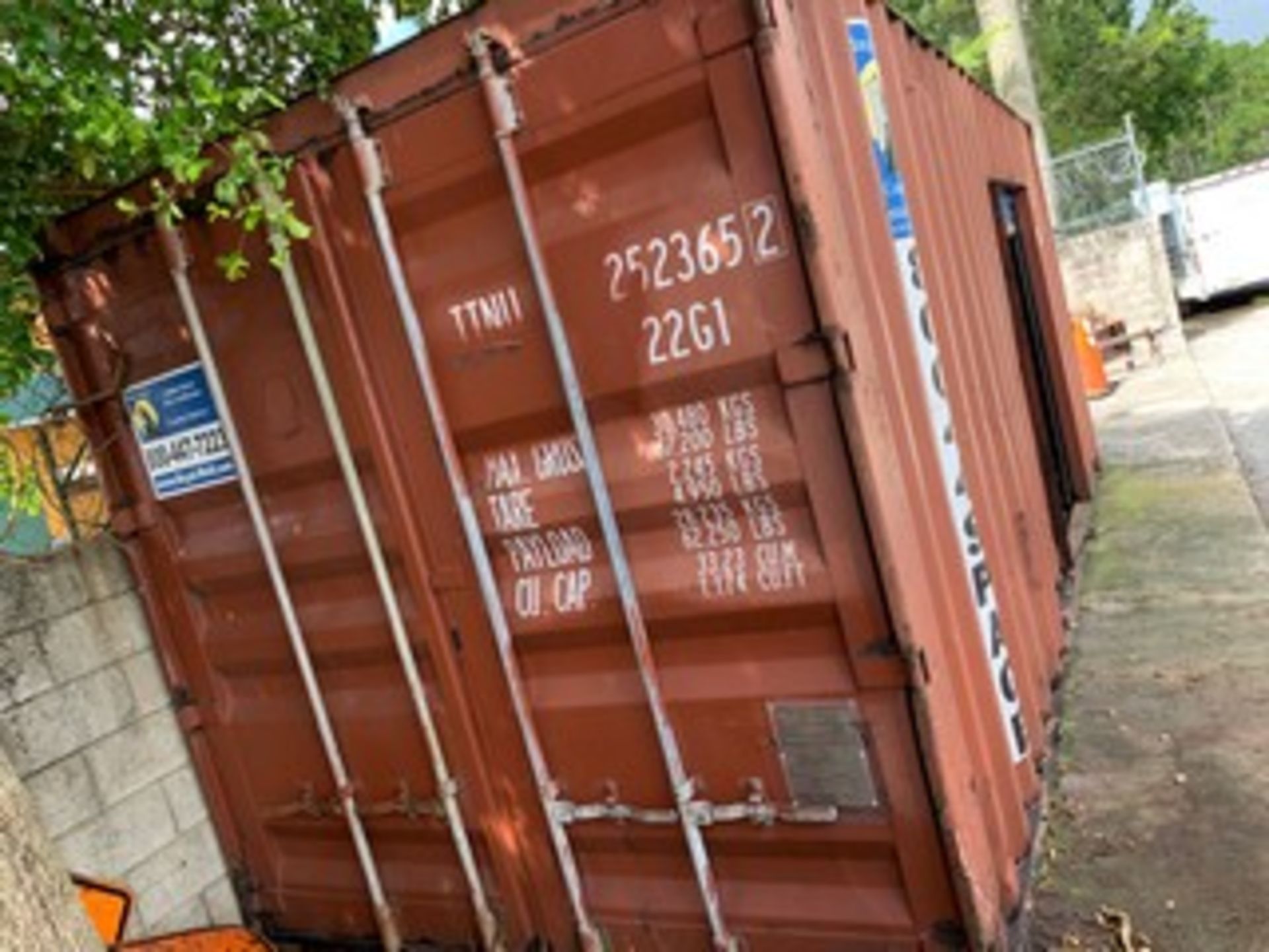 20' SHIPPING CONTAINER WITH ROLL UP DOOR - Image 2 of 6