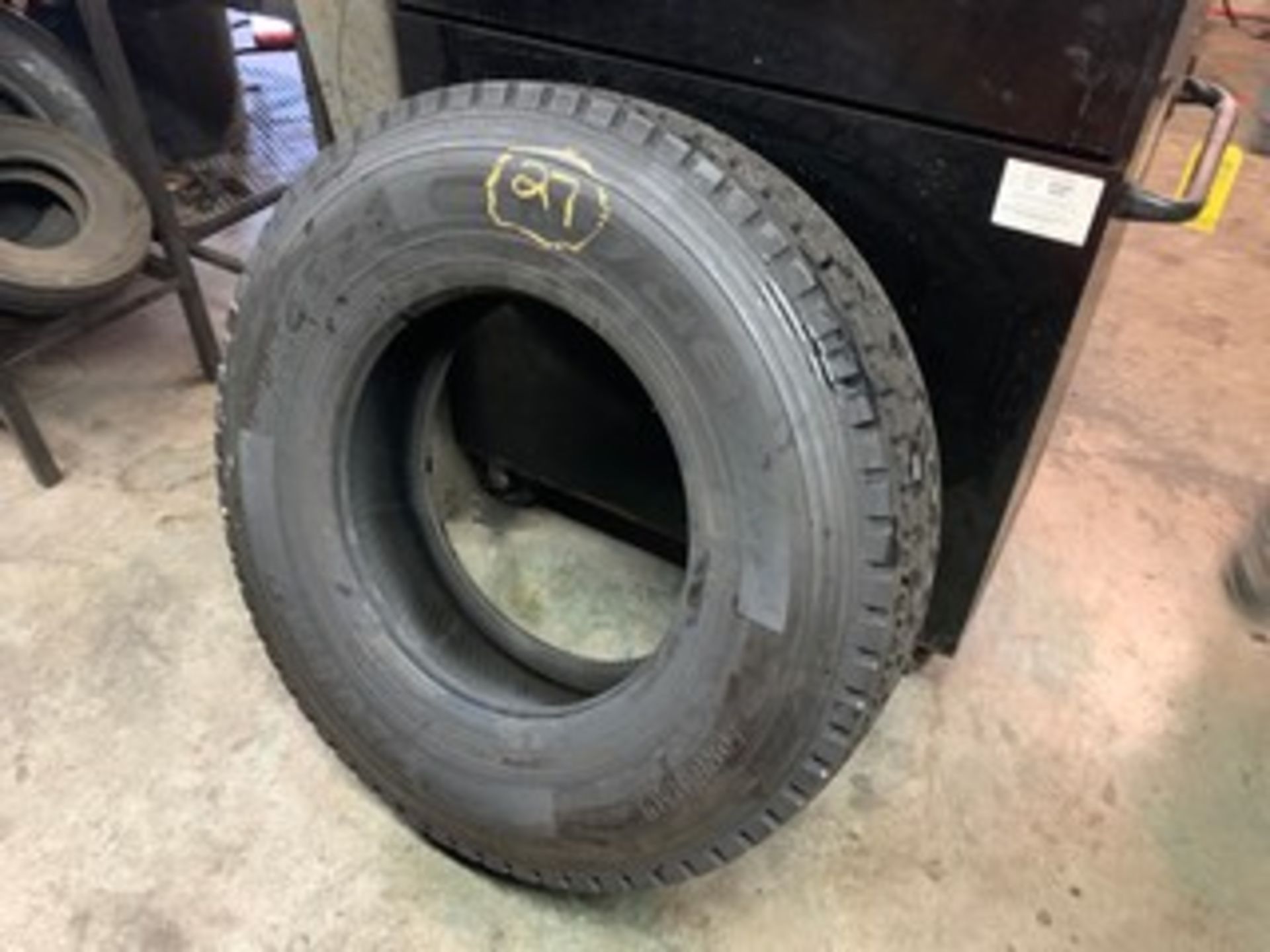 COSMO 11R22.5 TRUCK TIRE