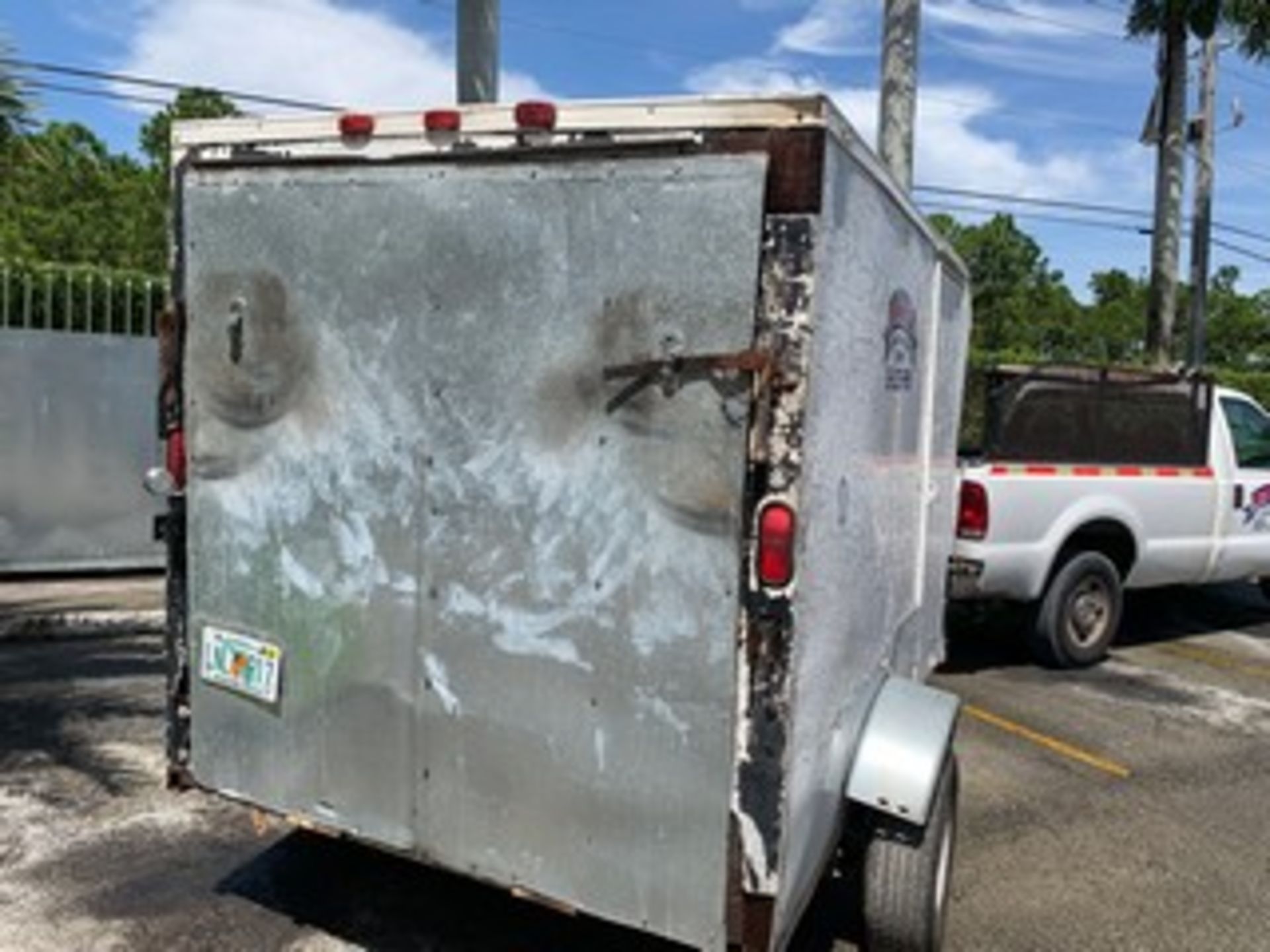 2005 FORV ENCLOSED TRAILER - VIN #5NHUFE0195U316077 - WHITE - SIDE DOOR - 15' (64) - Image 5 of 8