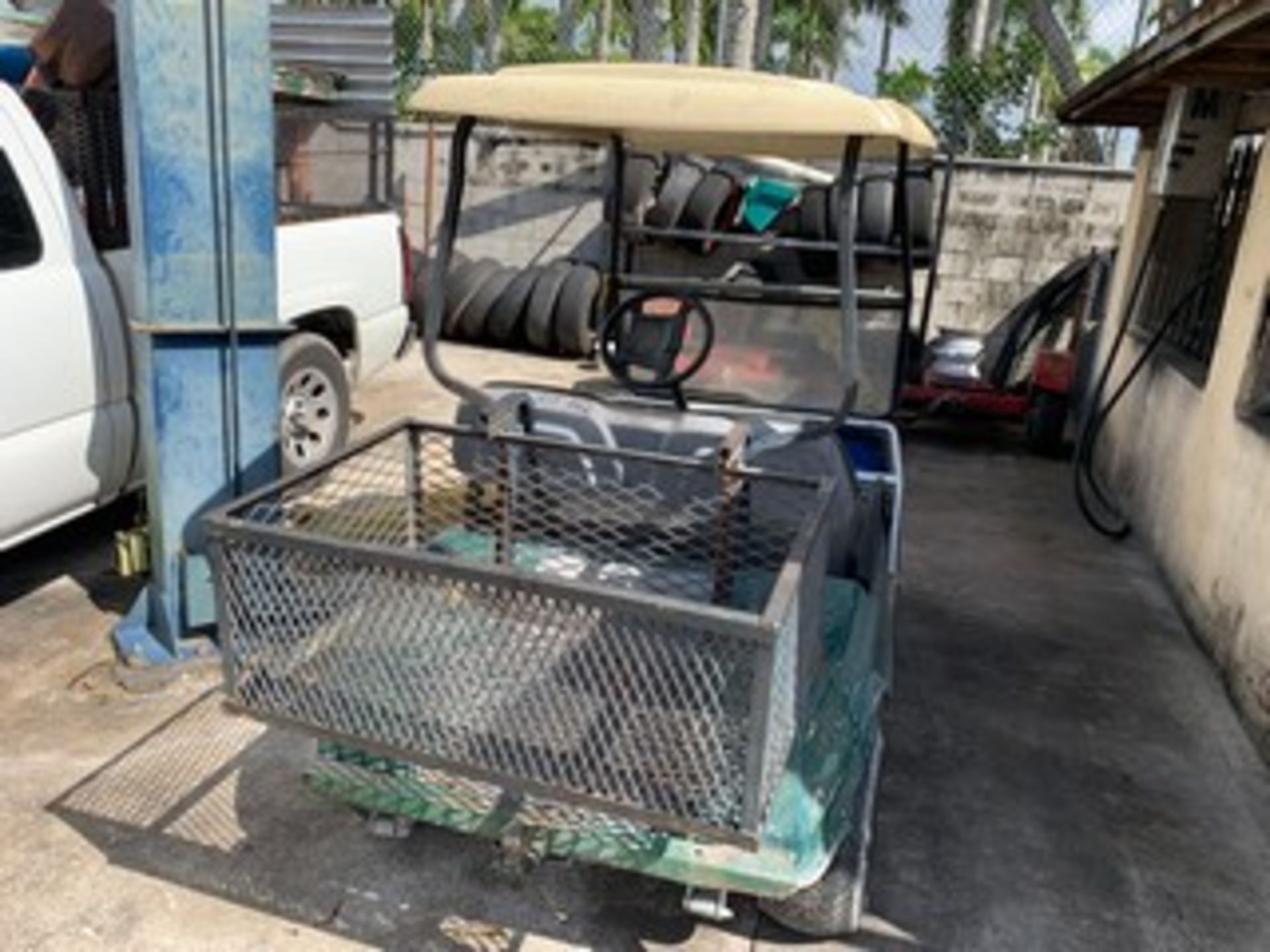 4BV CLUB CAR GOLF CART WITH CHARGER - Image 3 of 4