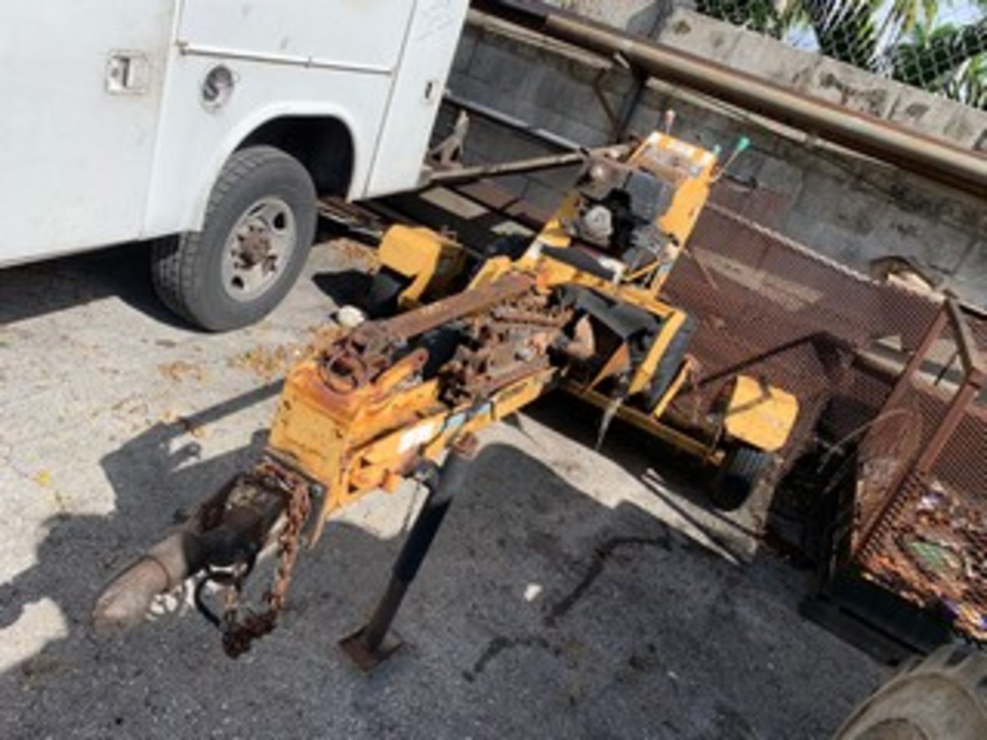 VERMEER V-1150 TRENCHER WITH VERMEER TRAILER - Image 2 of 6