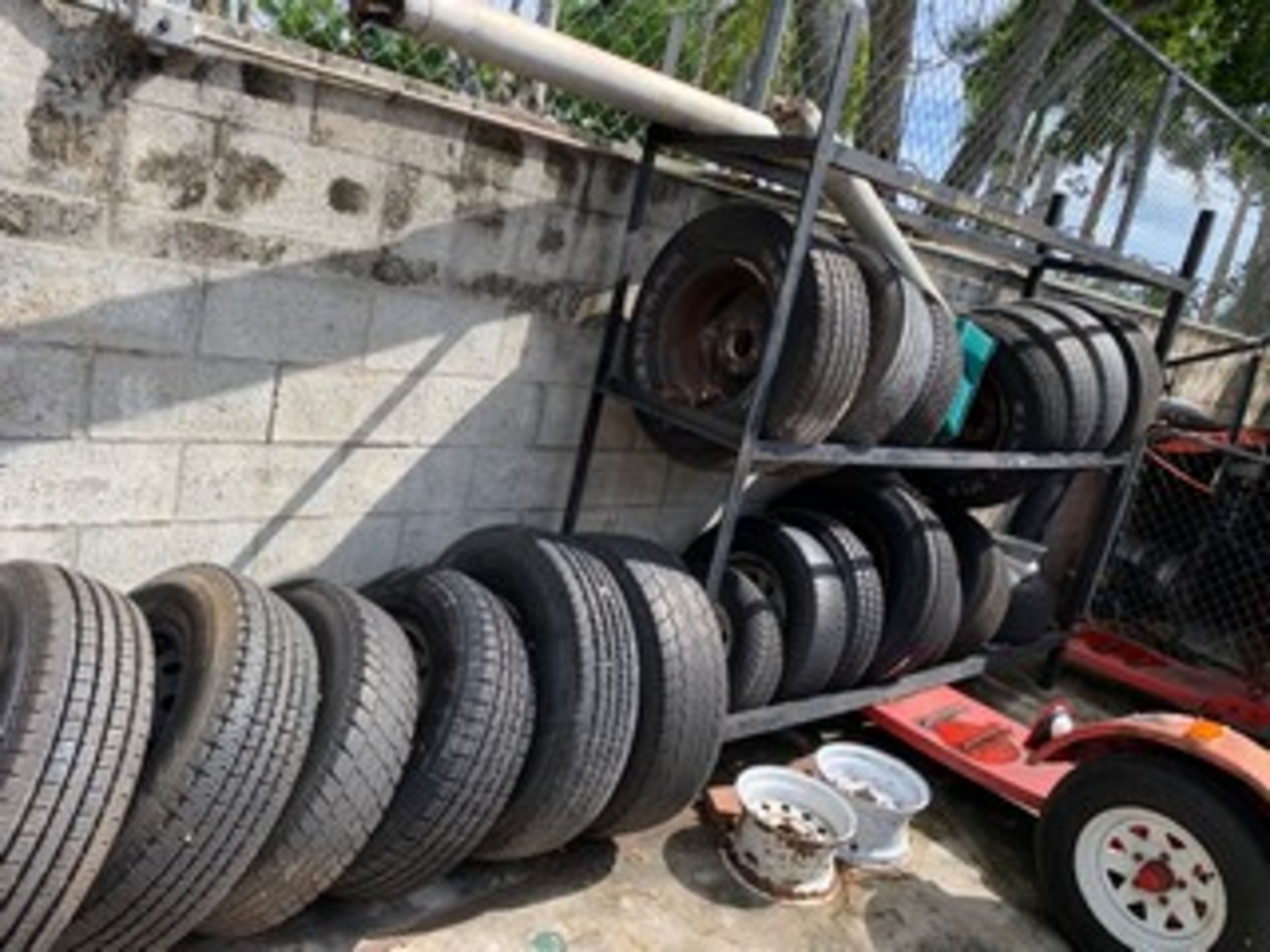 STEEL RACK WITH TIRES