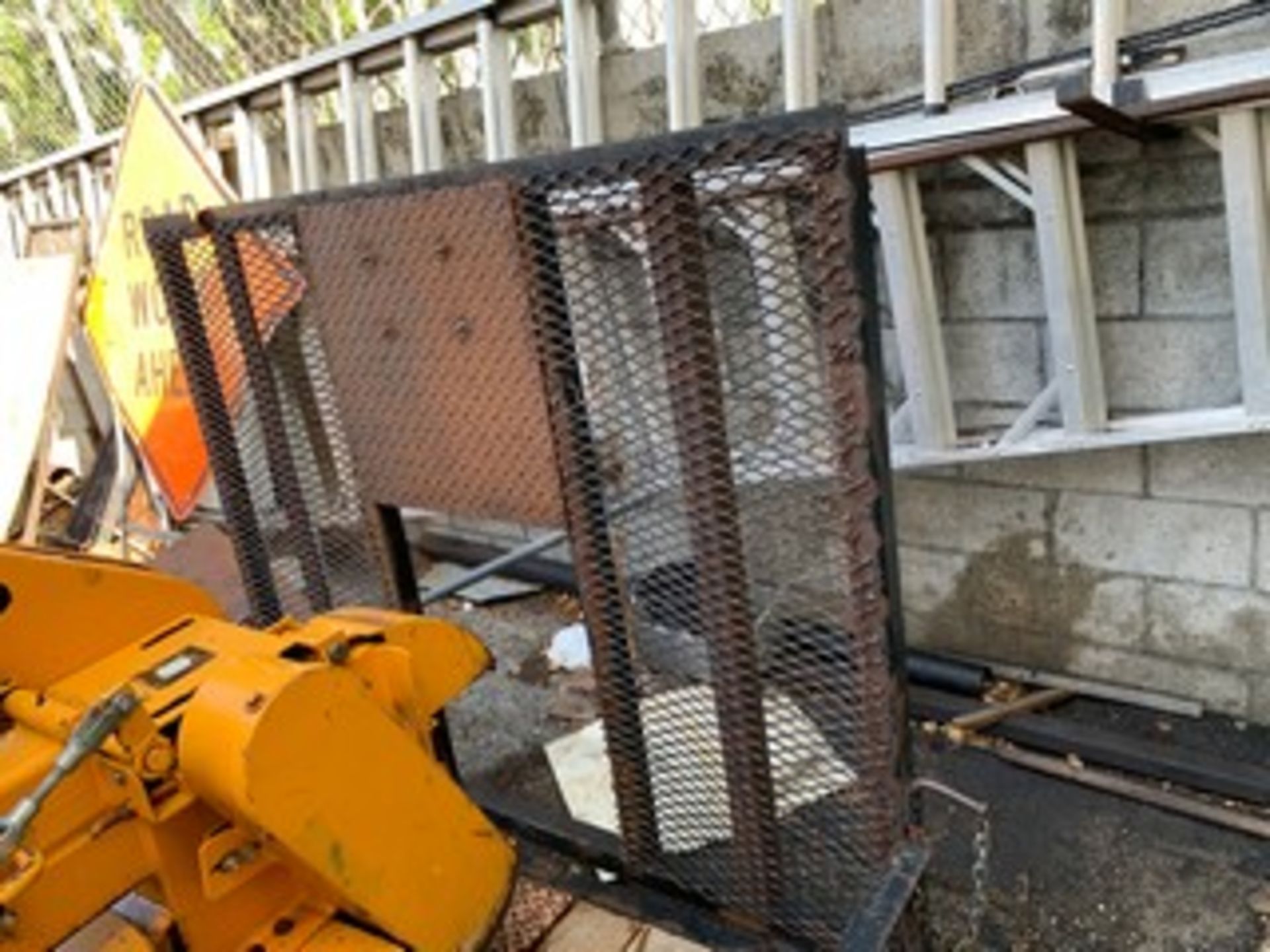 SINGLE AXLE TRAILER WITH WOOD DECK - Image 6 of 6