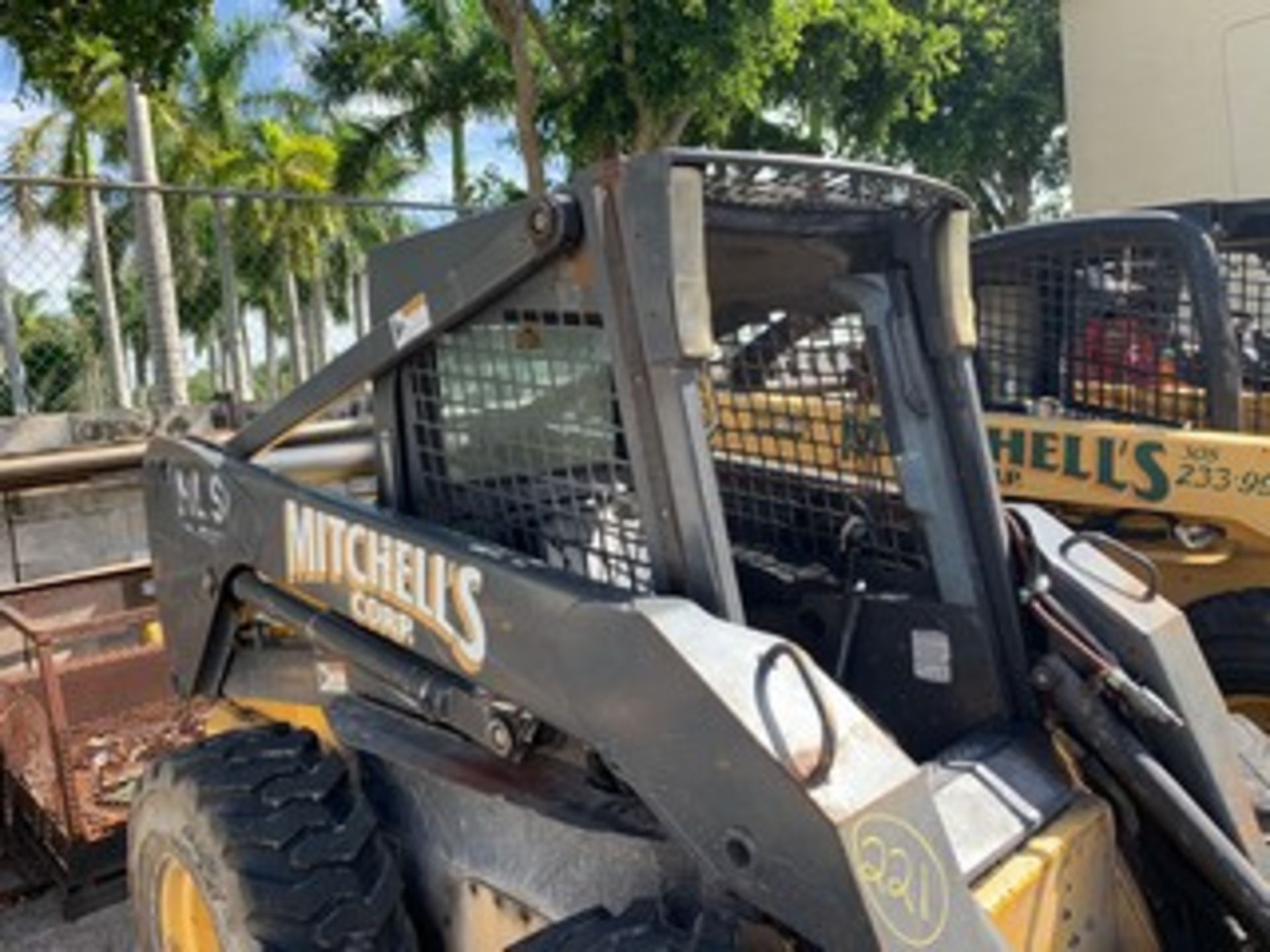 NEW HOLLAND L190 BOBCAT WITH BUCKET - 2353 HOURS - SERIAL No. SRT00328N07834 - Image 4 of 6