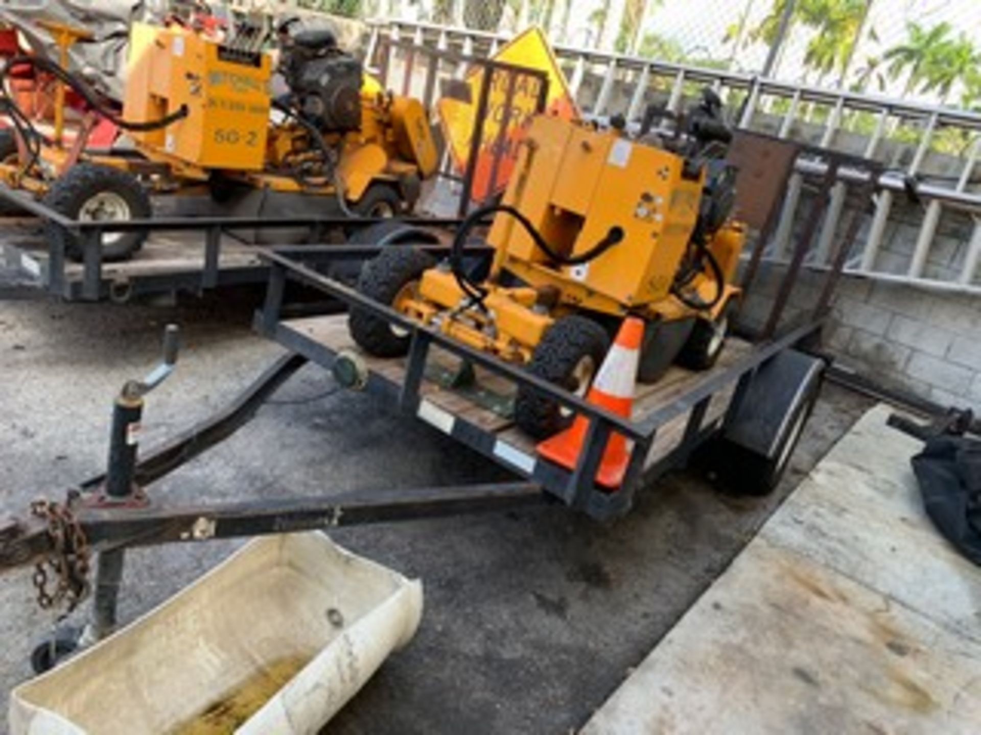 SINGLE AXLE TRAILER WITH WOOD DECK