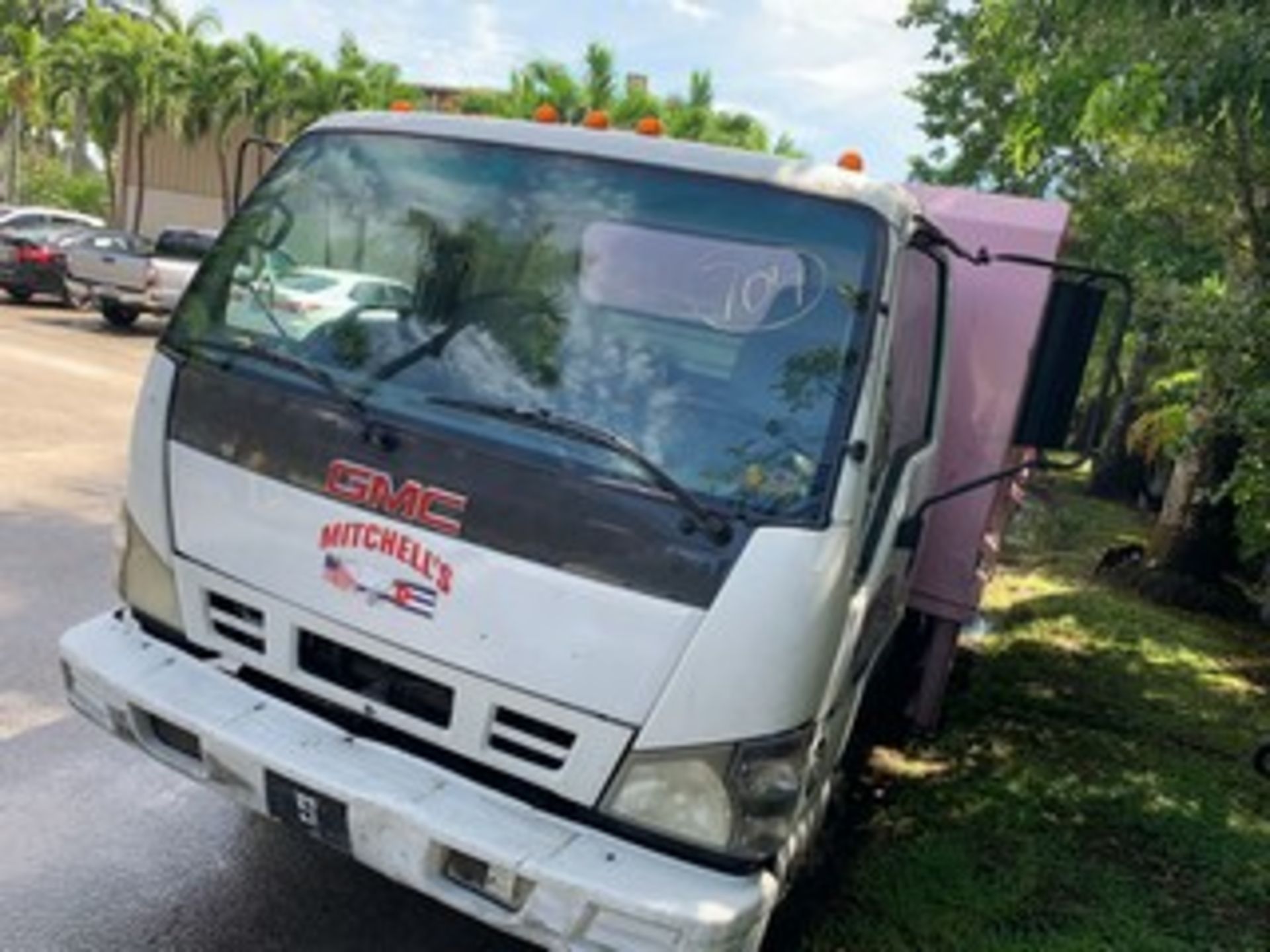 2007 GMC W4500 DUMP TRUCK - VIN #J8DC4B16877000182 - WHITE