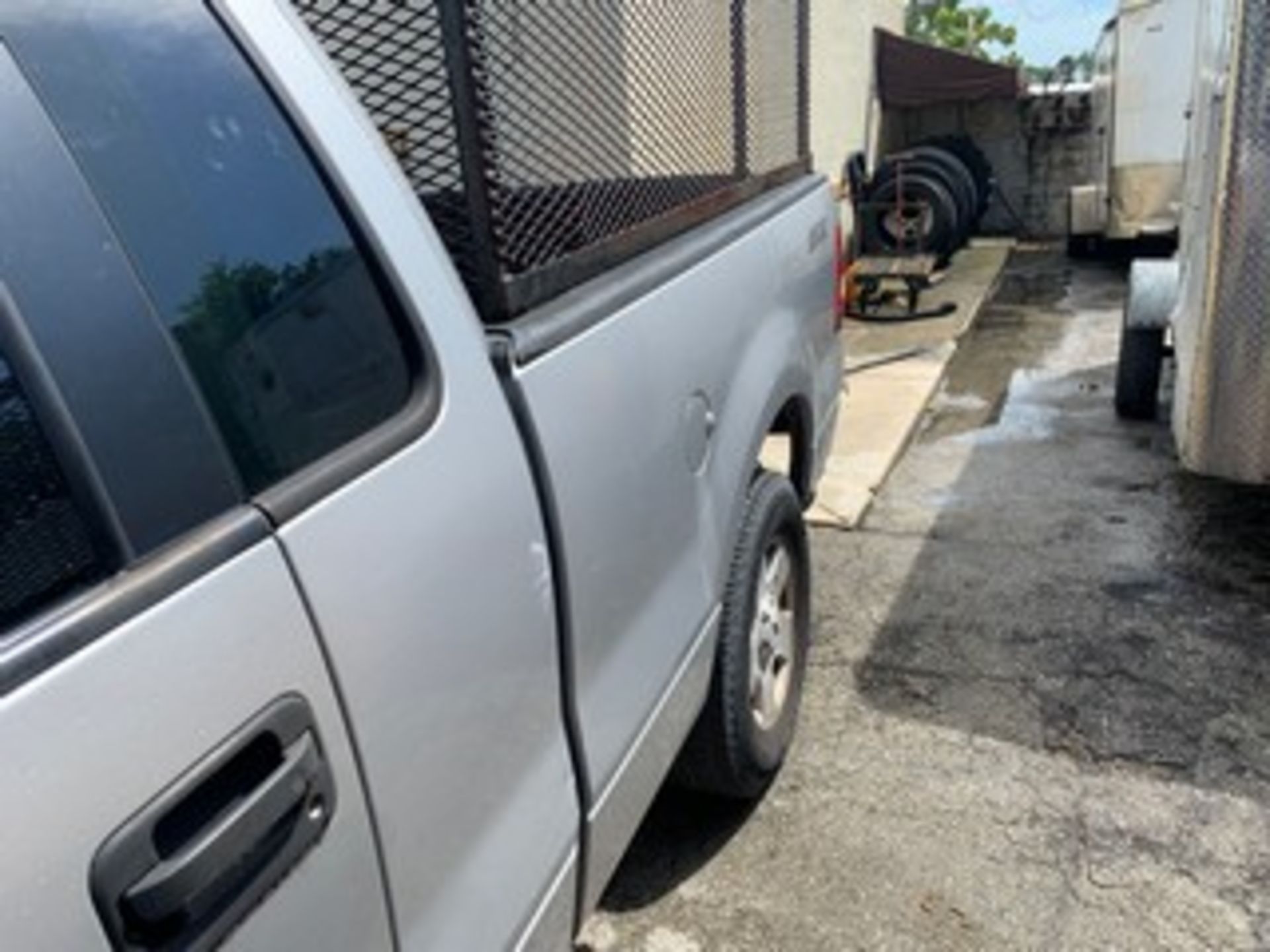 2006 FORD F-150 PICKUP TRUCK - VIN #1FTRF122X6NB59209 - SILVER - Image 3 of 8