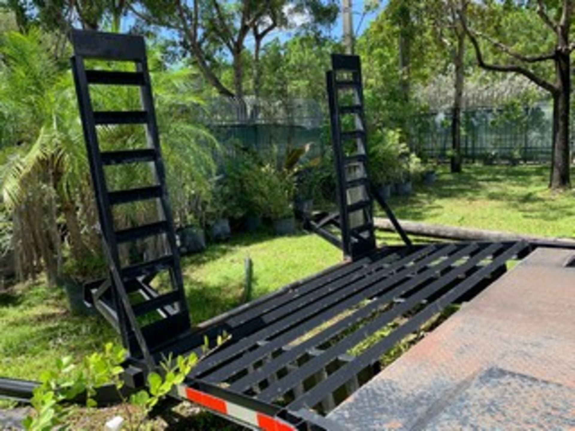 FLATBED TRAILER - BLACK - DUAL AXLE - STEEL DECK - STEEL RAMP - APPROXIMATELY 20' - Image 5 of 5