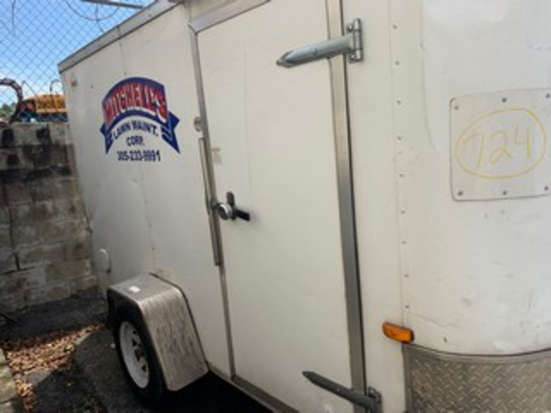 2015 CARGO CRAFT EV6121 ENCL TRAILER - VIN #4D6EB1215FA035706 - WHT - SGL AXLE - SIDE DOOR - 12' - Image 4 of 9