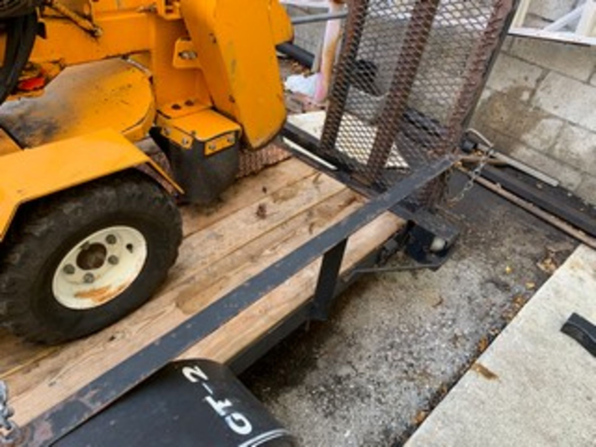 SINGLE AXLE TRAILER WITH WOOD DECK - Image 5 of 6