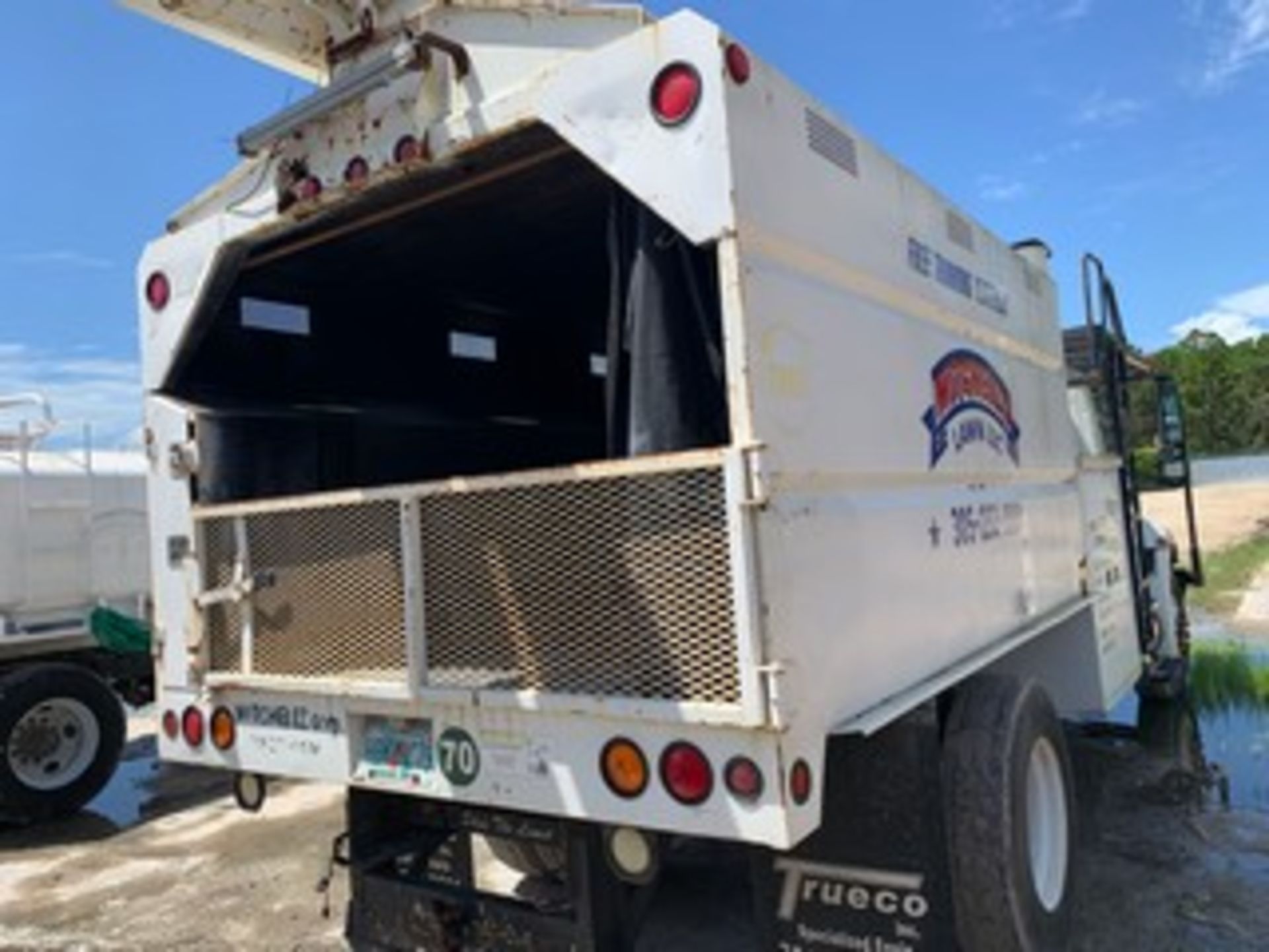 2007 INTERNATIONAL 4300 DT466 BUCKET TRUCK - WHITE - Image 11 of 16