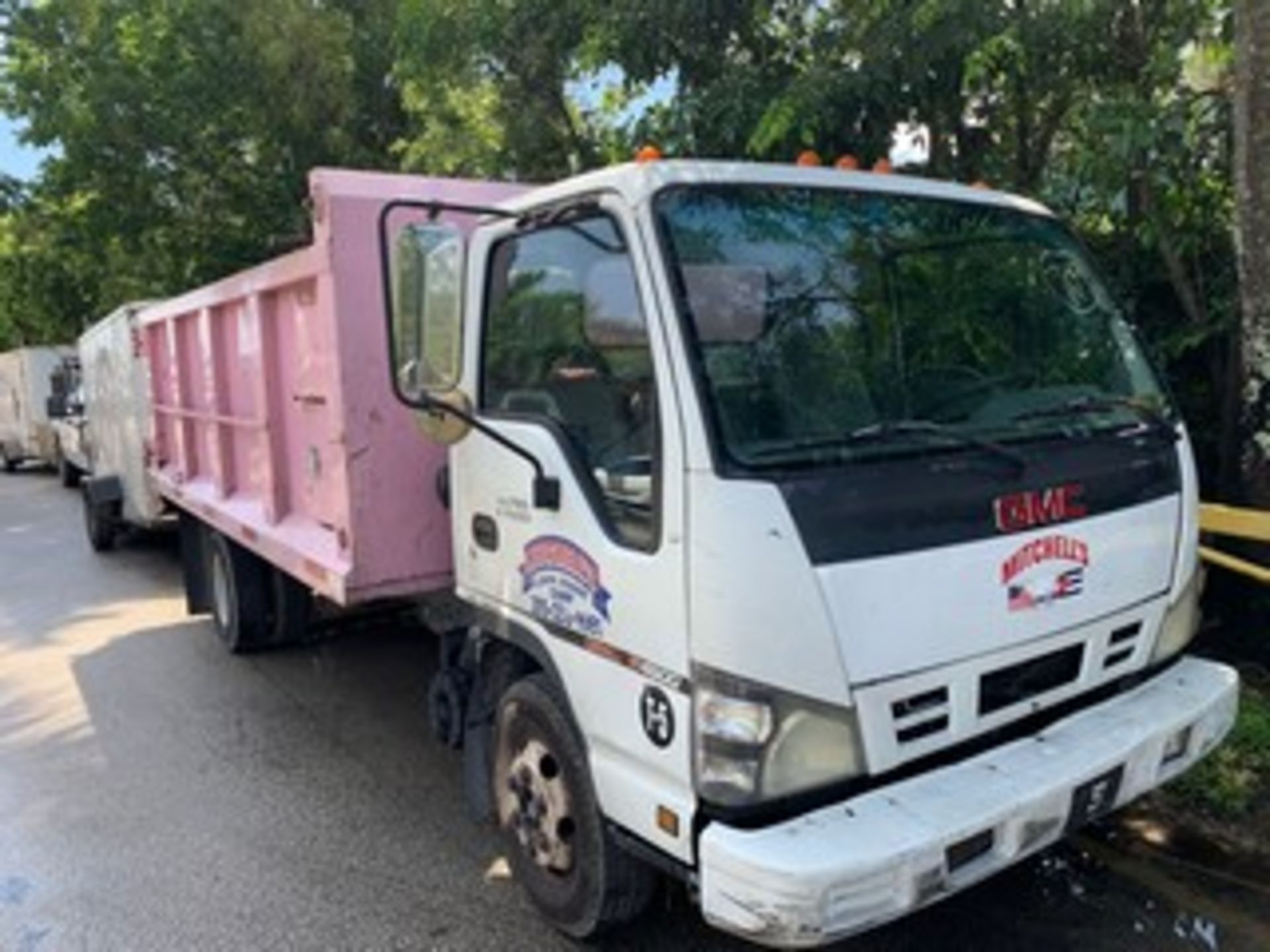 2007 GMC W4500 DUMP TRUCK - VIN #J8DC4B16877000182 - WHITE - Image 2 of 8