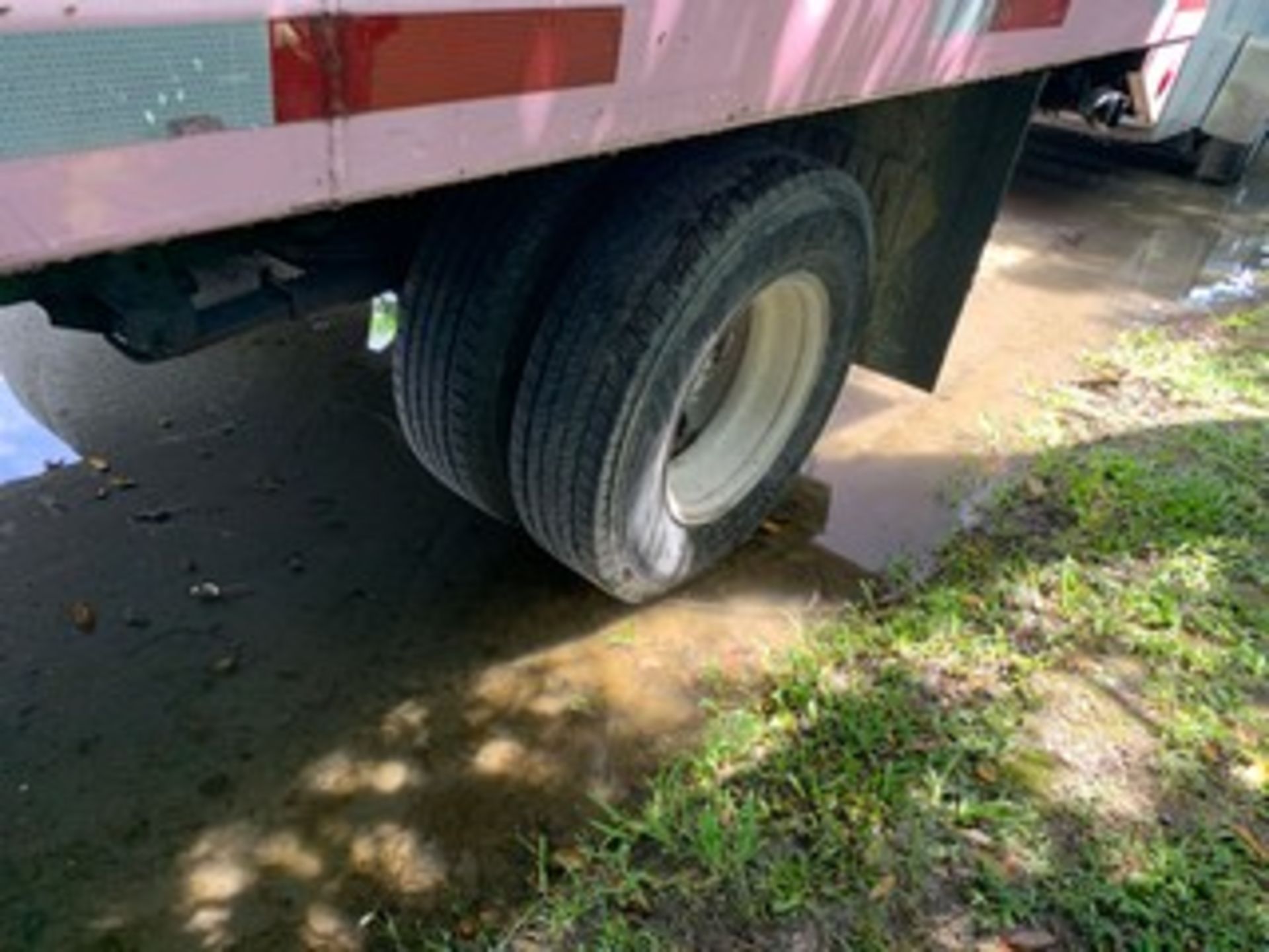 2007 GMC W4500 DUMP TRUCK - VIN #J8DC4B16877000182 - WHITE - Image 6 of 8