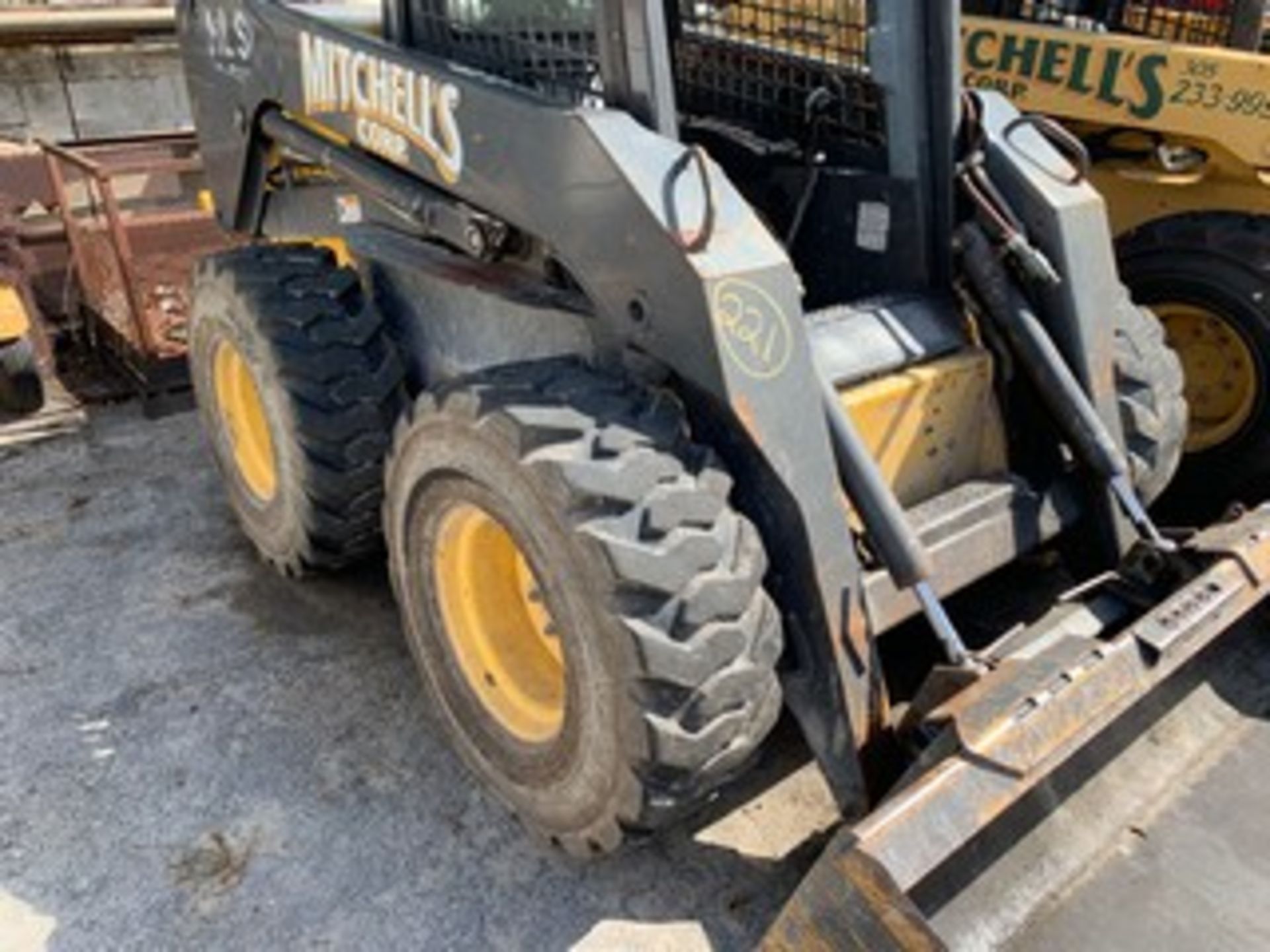 NEW HOLLAND L190 BOBCAT WITH BUCKET - 2353 HOURS - SERIAL No. SRT00328N07834 - Image 3 of 6