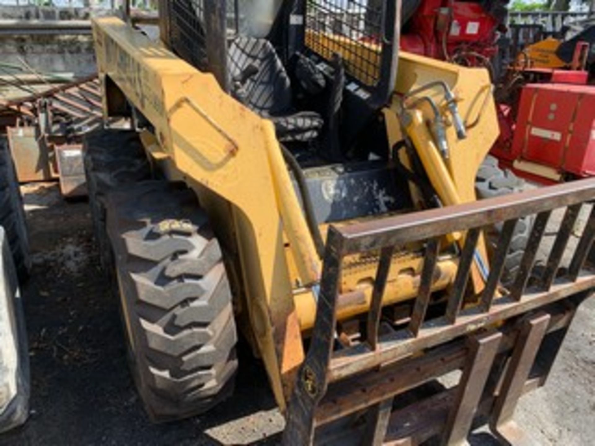 JOHN DEERE BOBCAT WITH FORKS - 2580 HOURS - Image 3 of 5