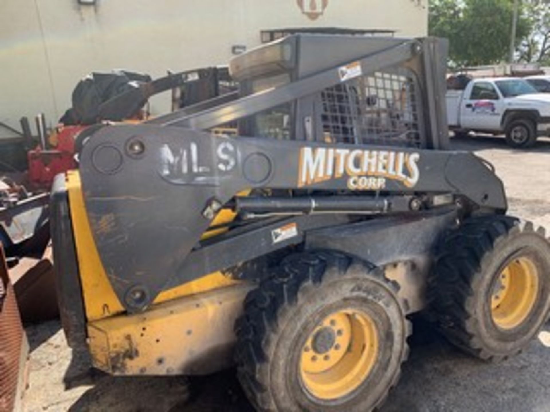 NEW HOLLAND L190 BOBCAT WITH BUCKET - 2353 HOURS - SERIAL No. SRT00328N07834 - Image 6 of 6