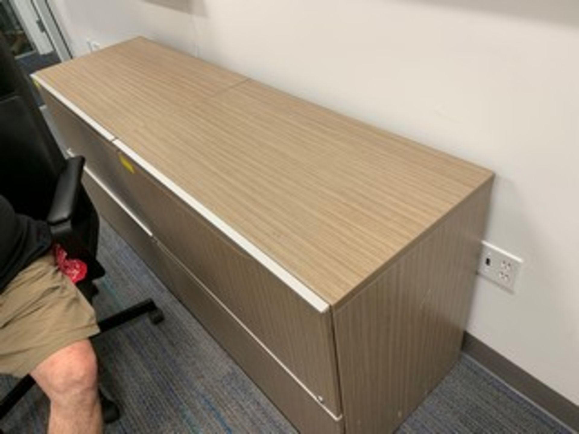 DESK WITH LEFT HAND RETURN & 2 LATERAL FILE CABINETS - Image 2 of 2