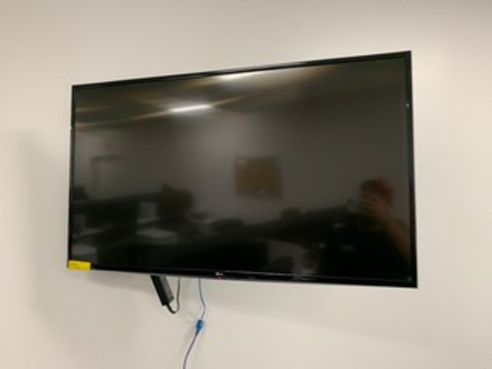 LG 49LF5100 FLAT SCREEN TELEVISION