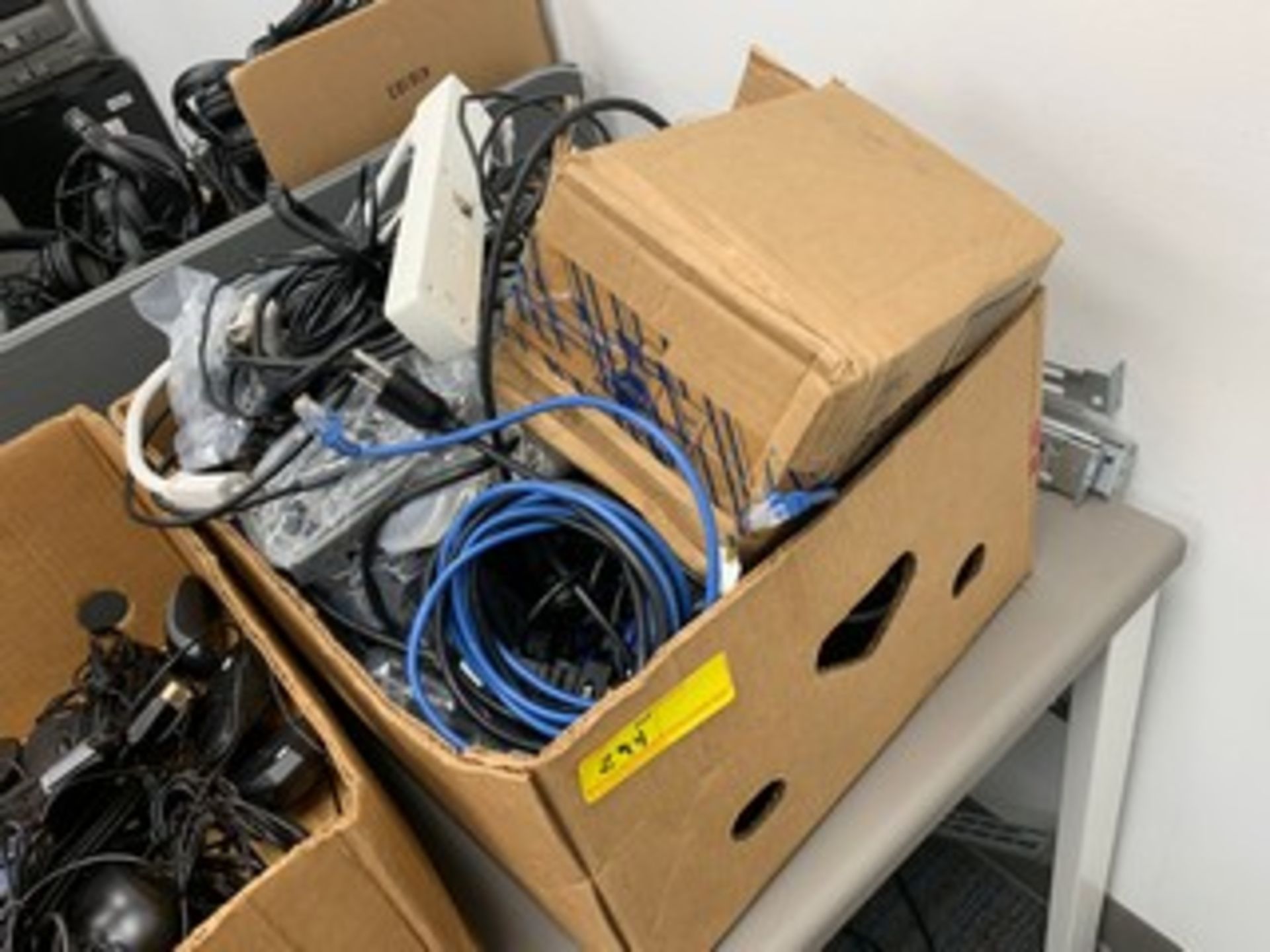 LOT CABLES, ETC