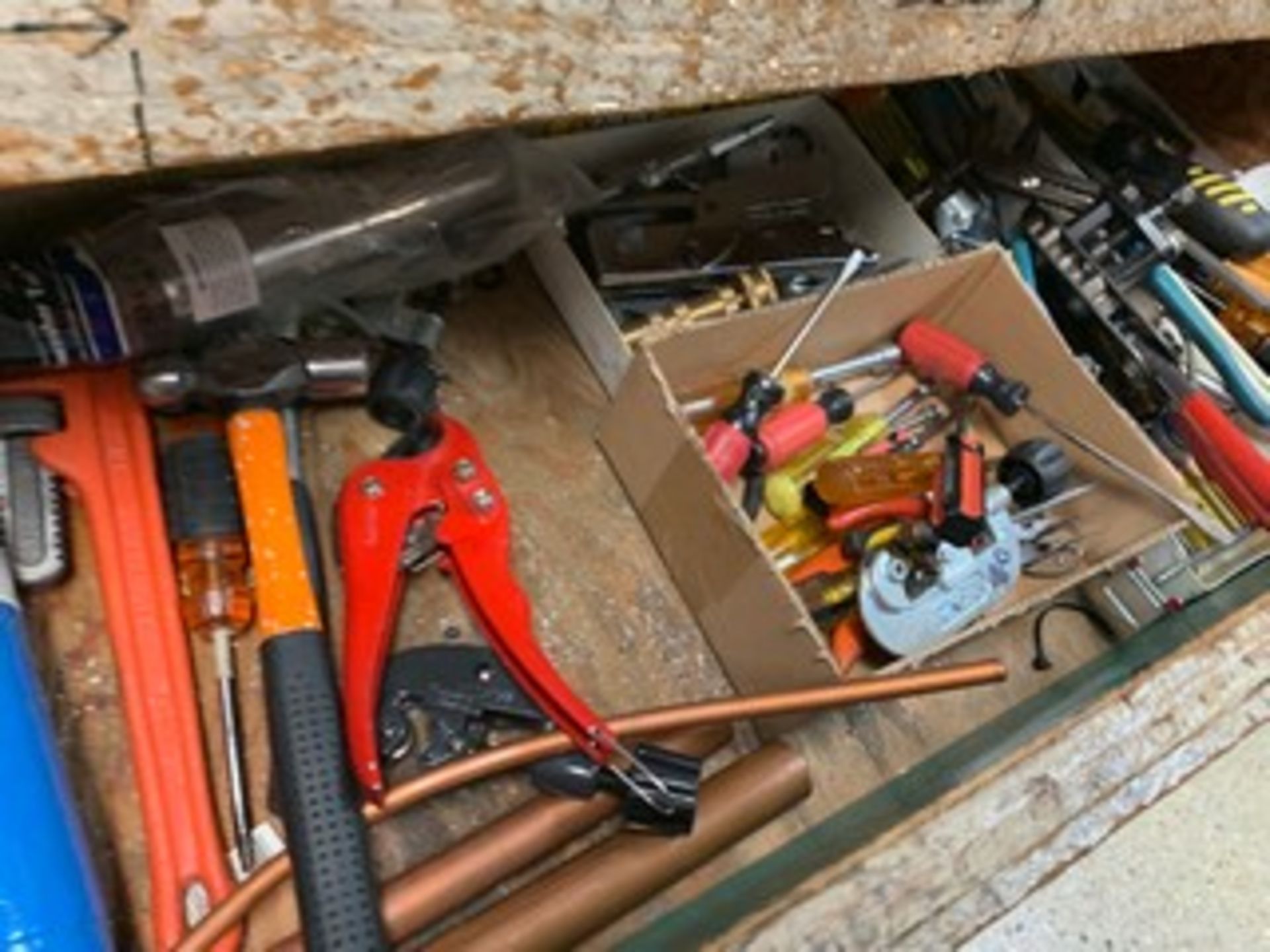 BENCH WITH VISE & HARDWARE CONTENTS IN DRAWER - Image 3 of 3