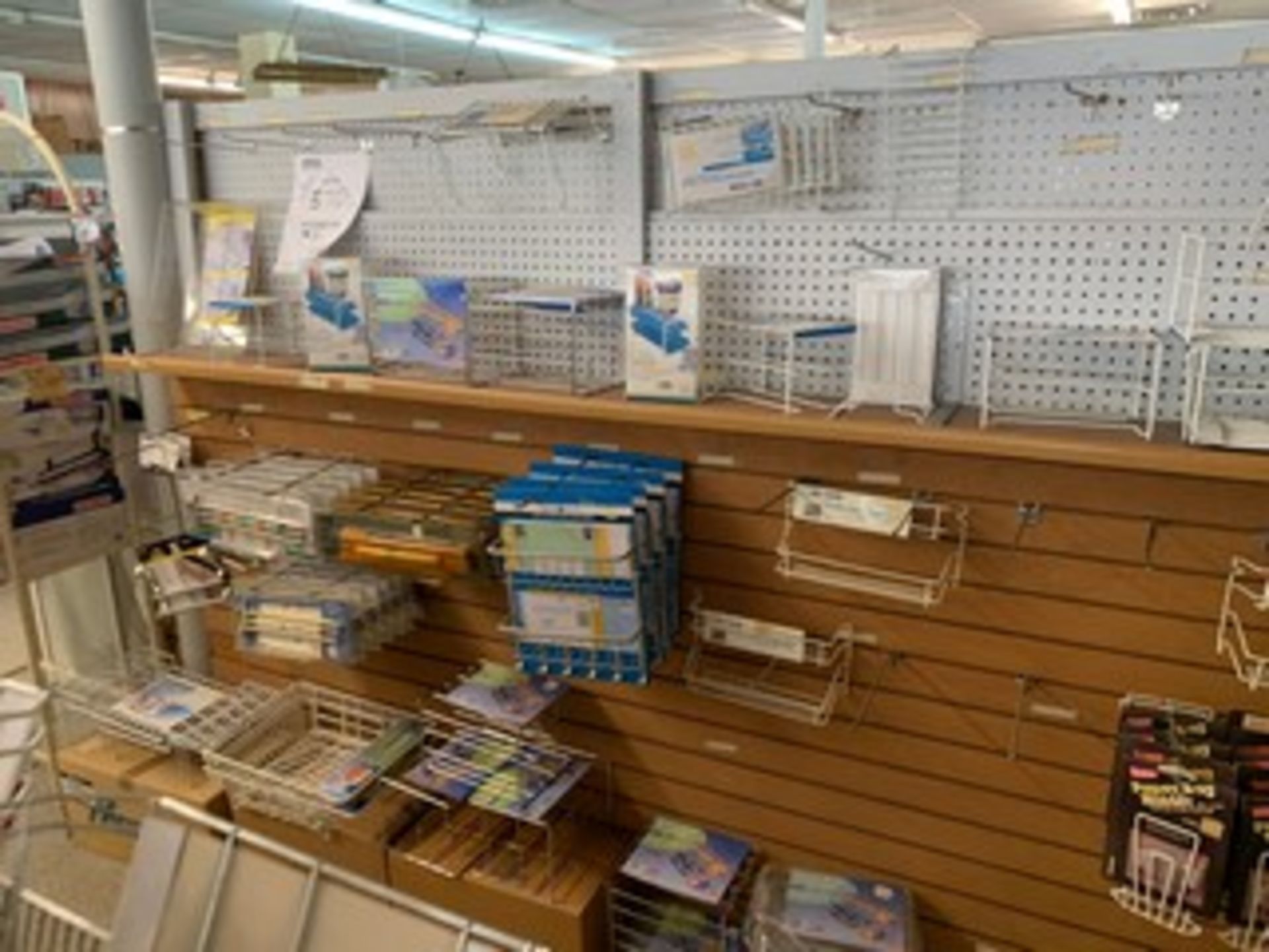 ASSORTED RACKS, CADDIES, TUBS, SINK PROTECTORS, ORGANIZERS, TOWEL BARS, ETC - Image 3 of 4